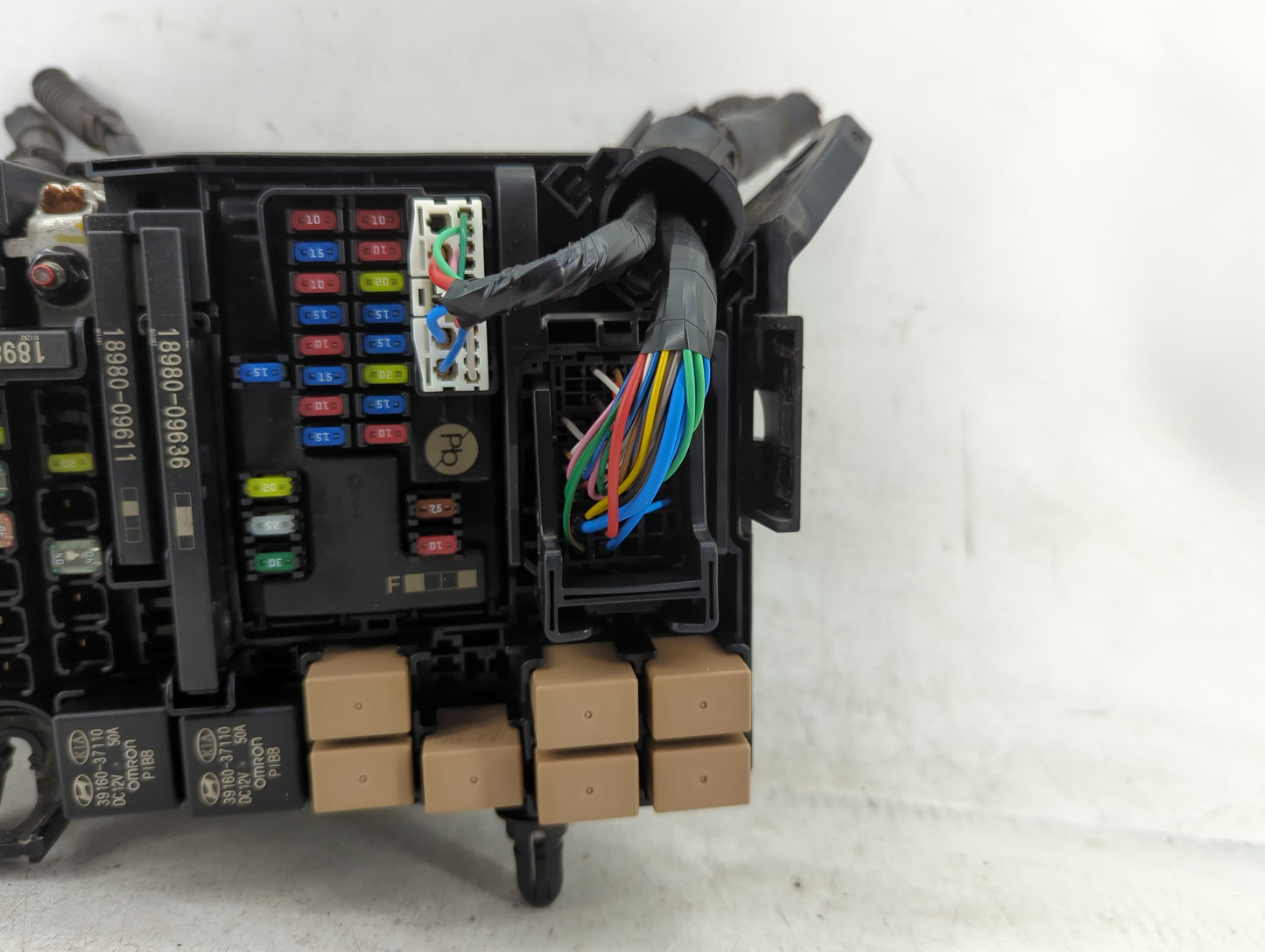 2018-2021 Hyundai Kona Fusebox Fuse Box Panel Relay Module P/N:91228-J9861 Fits Fits 2018 2019 2020 2021 OEM Used Auto Parts