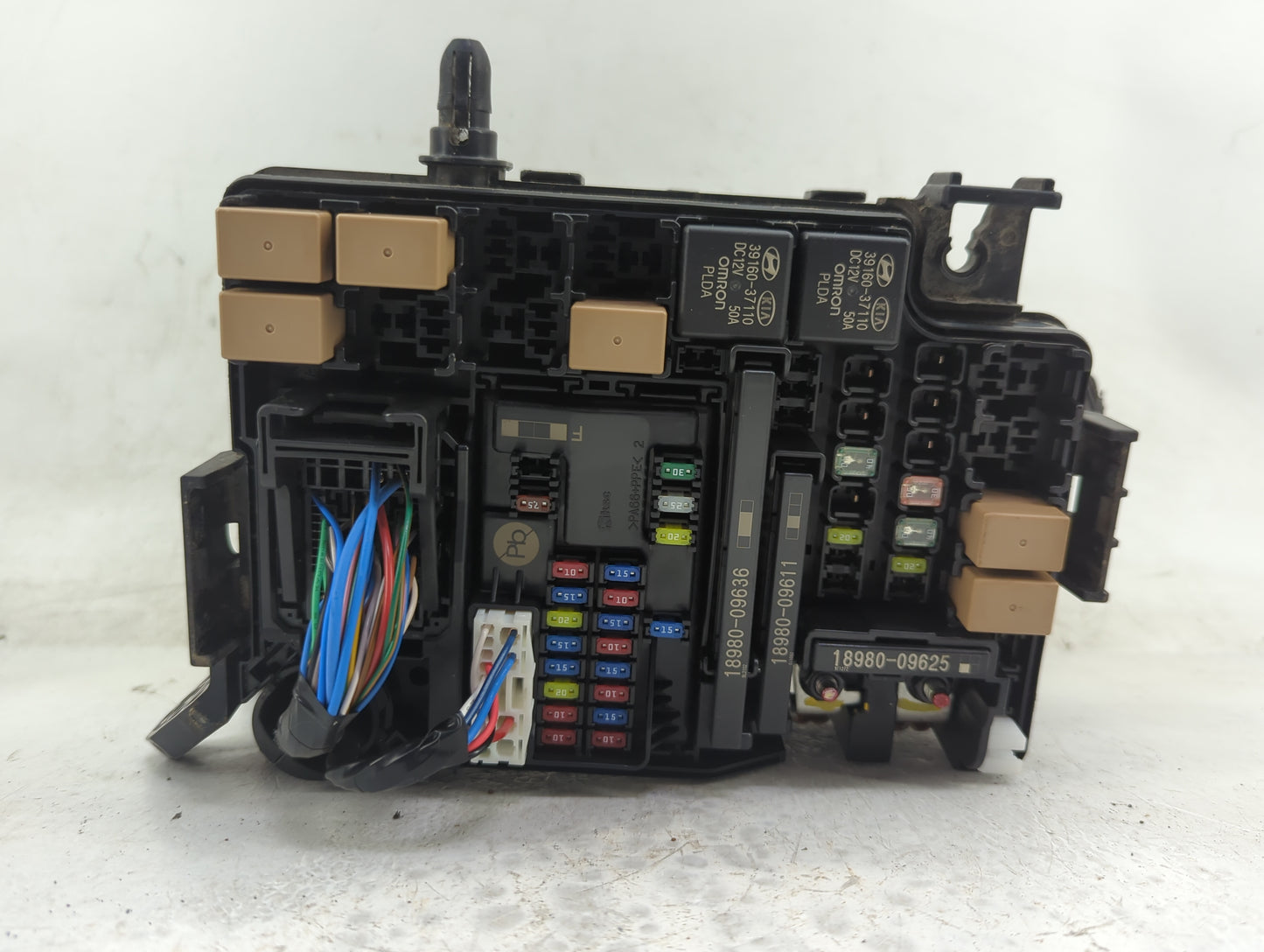 2018-2021 Hyundai Kona Fusebox Fuse Box Panel Relay Module P/N:91229-J9511 Fits Fits 2018 2019 2020 2021 OEM Used Auto Parts