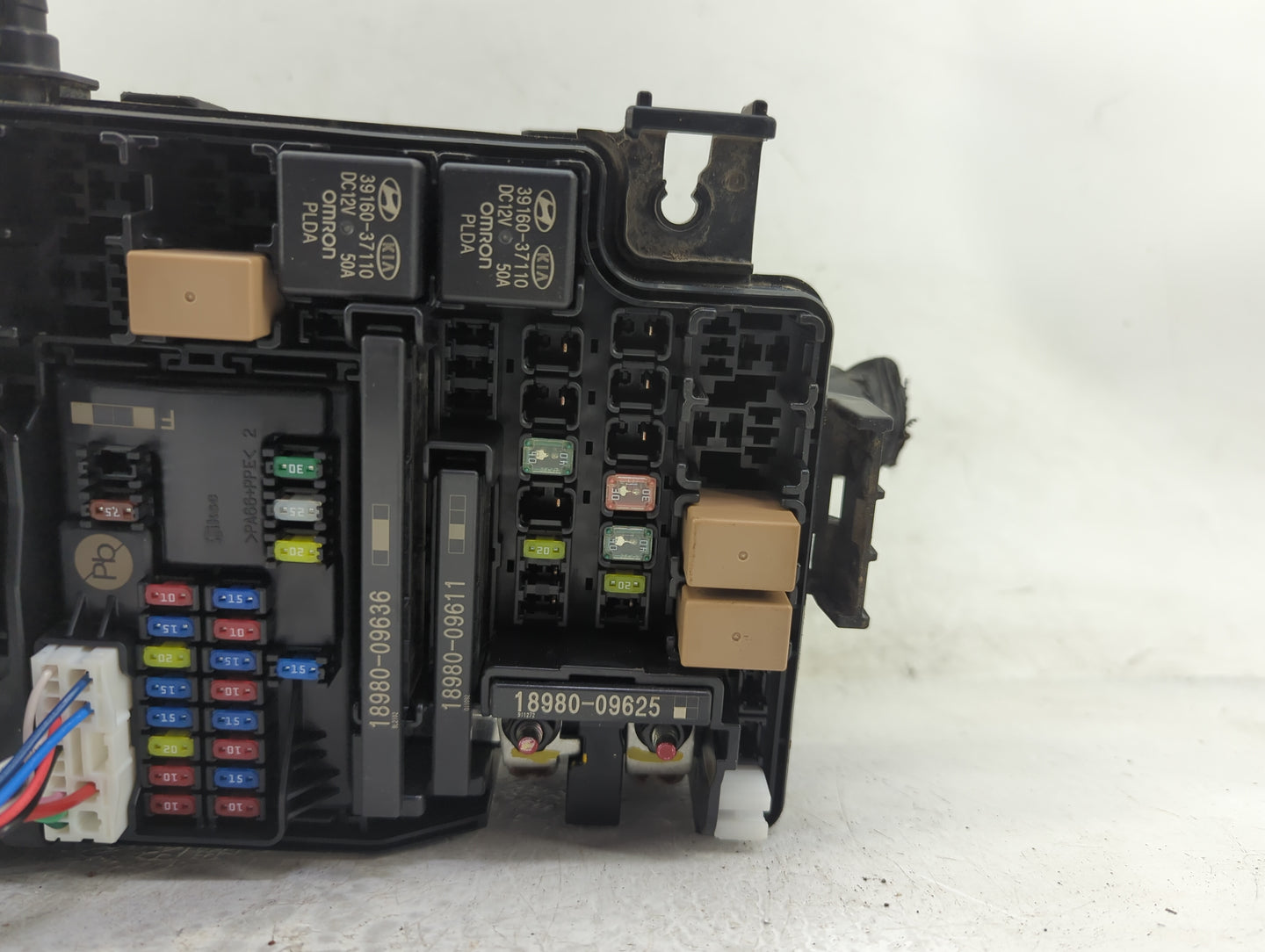 2018-2021 Hyundai Kona Fusebox Fuse Box Panel Relay Module P/N:91229-J9511 Fits Fits 2018 2019 2020 2021 OEM Used Auto Parts