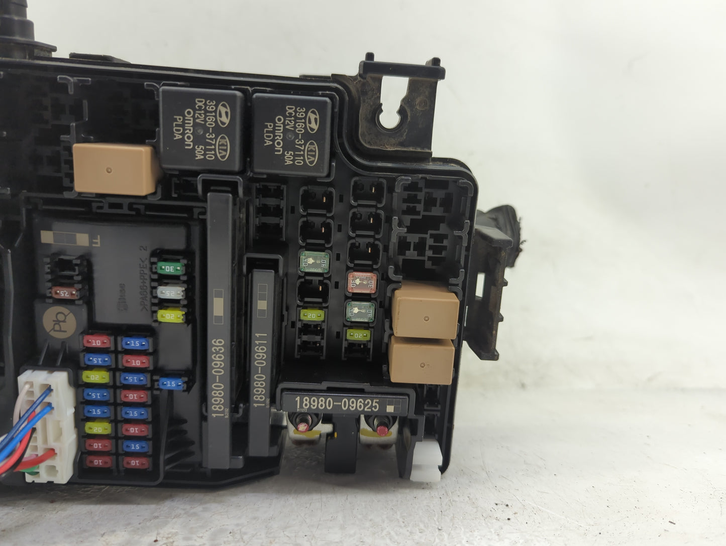 2018-2021 Hyundai Kona Fusebox Fuse Box Panel Relay Module P/N:91229-J9511 Fits Fits 2018 2019 2020 2021 OEM Used Auto Parts