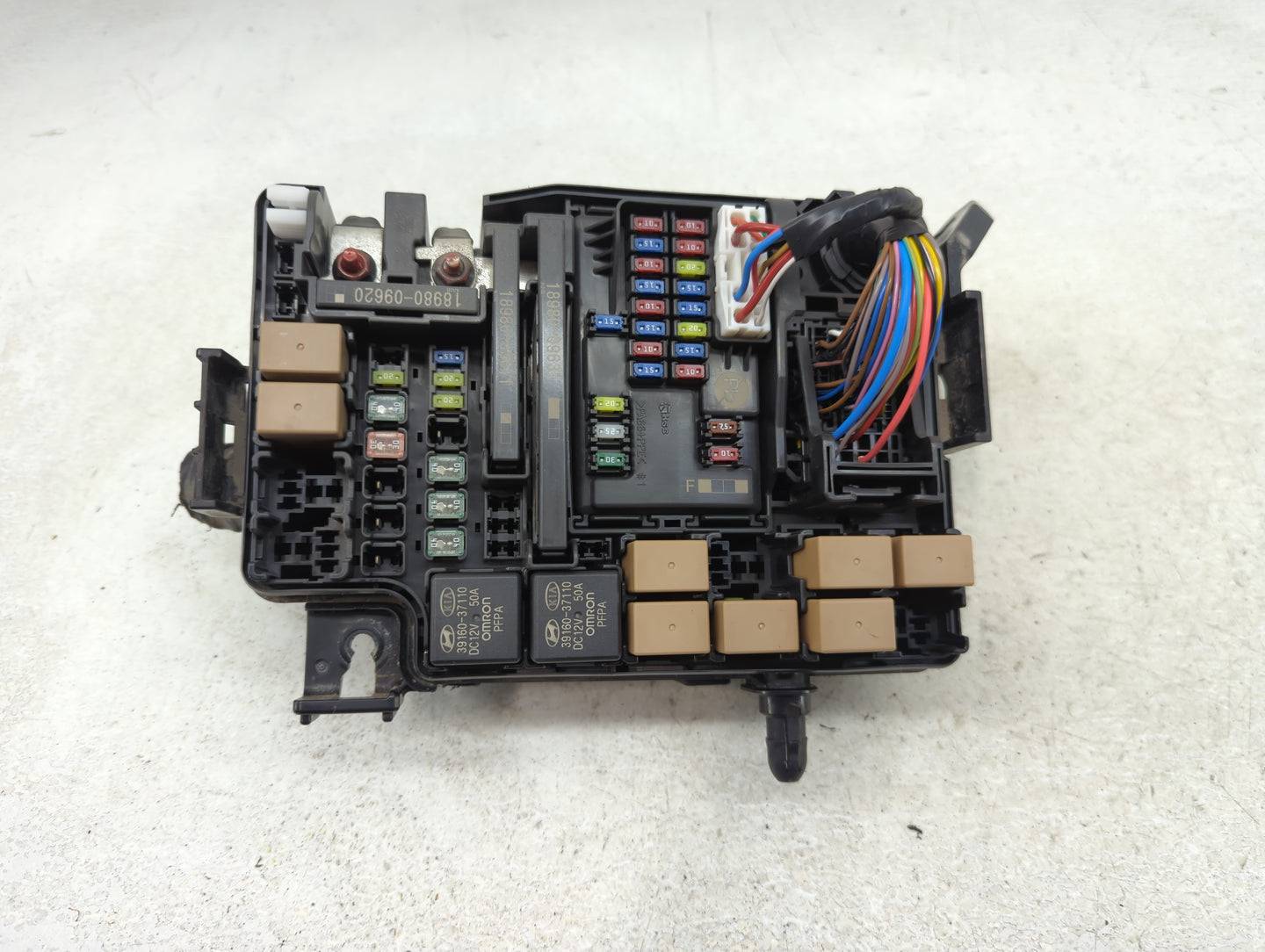 2018-2021 Hyundai Kona Fusebox Fuse Box Panel Relay Module P/N:91956-J9520 Fits Fits 2018 2019 2020 2021 OEM Used Auto Parts