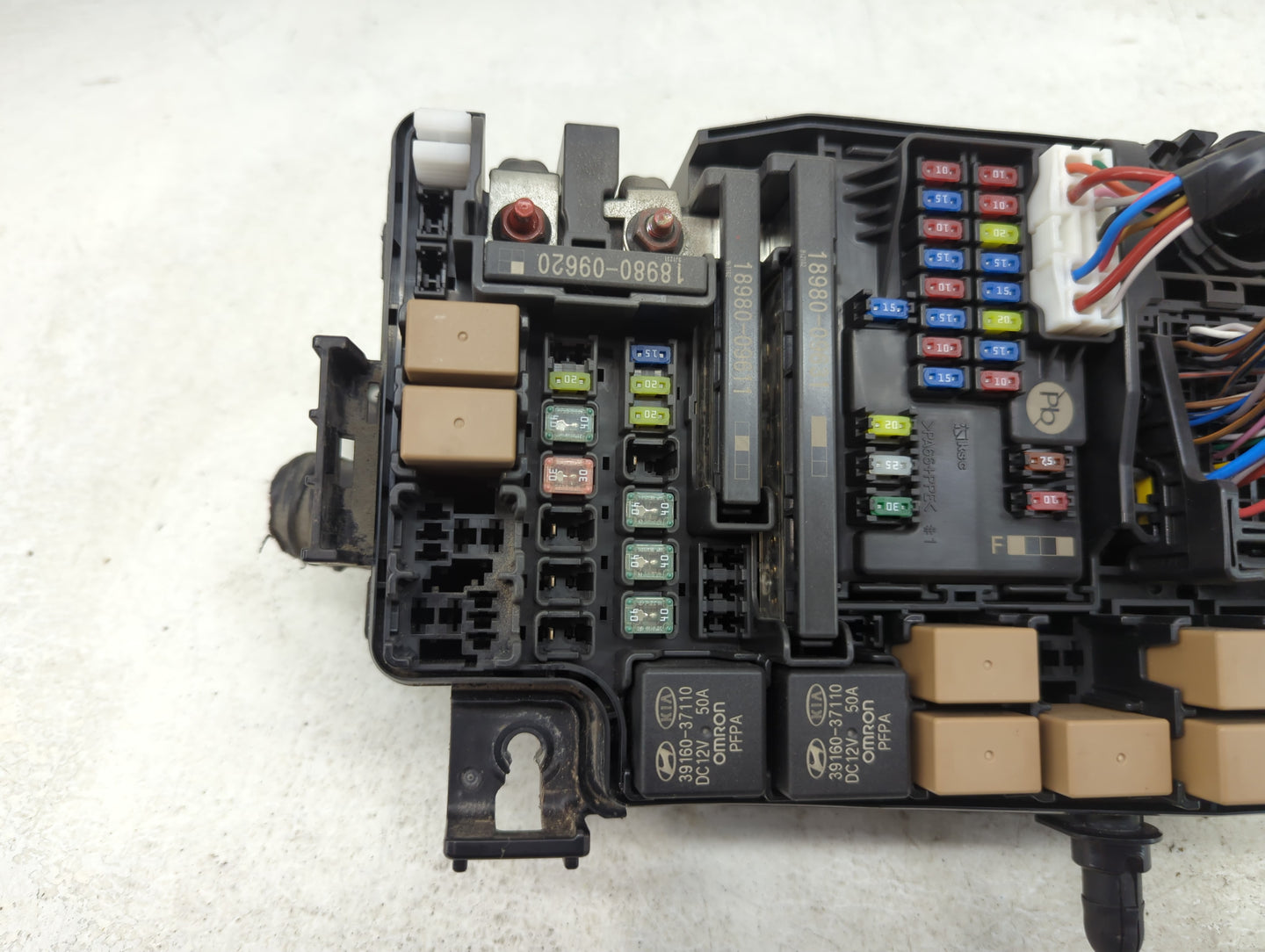 2018-2021 Hyundai Kona Fusebox Fuse Box Panel Relay Module P/N:91956-J9520 Fits Fits 2018 2019 2020 2021 OEM Used Auto Parts
