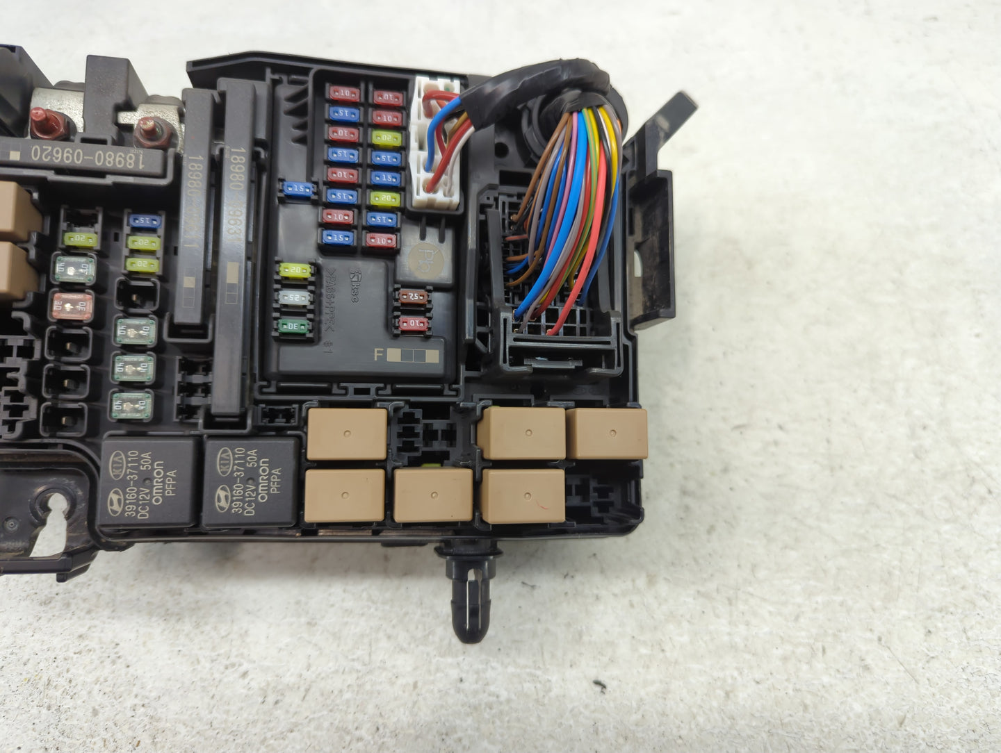 2018-2021 Hyundai Kona Fusebox Fuse Box Panel Relay Module P/N:91956-J9520 Fits Fits 2018 2019 2020 2021 OEM Used Auto Parts