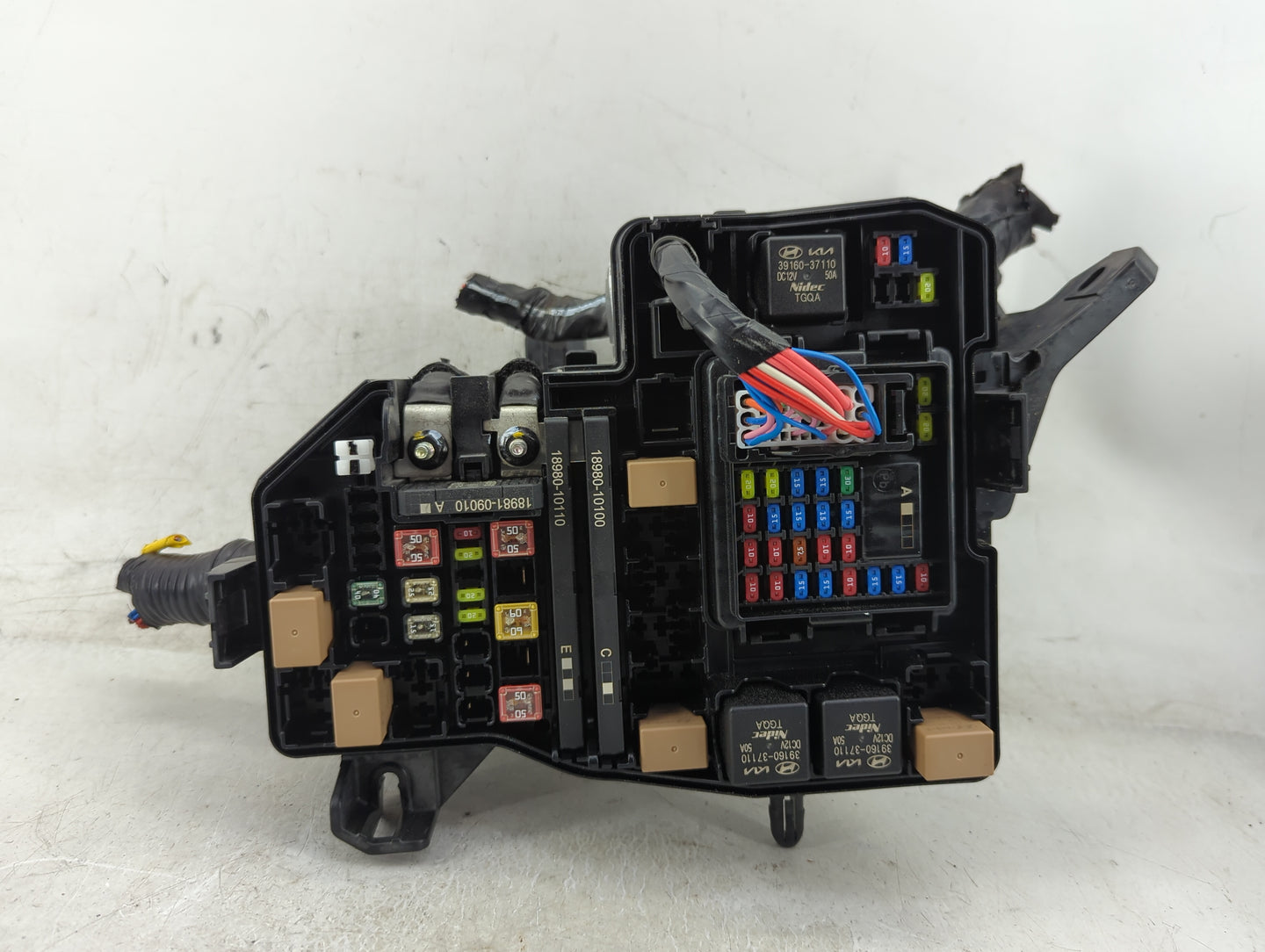 2018-2021 Hyundai Kona Fusebox Fuse Box Panel Relay Module P/N:18981-09010 18980-10110, 18980-10100 Fits Fits 2018 2019 2020
