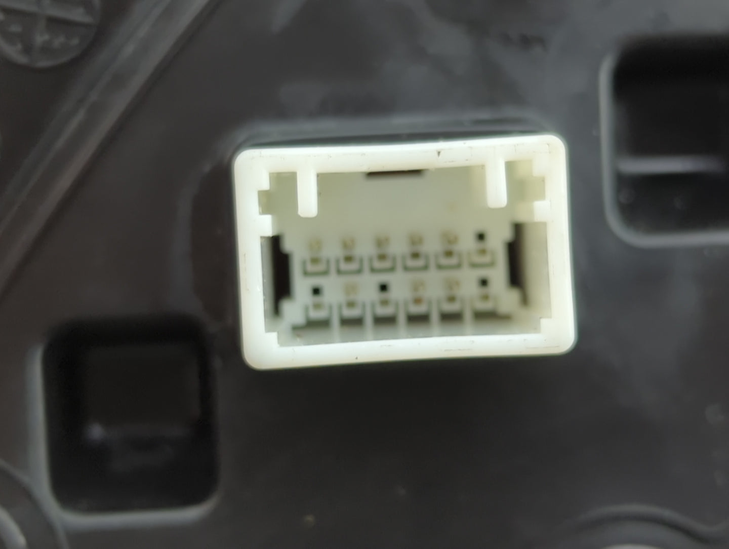 2018-2021 Hyundai Kona Passenger Right Side View Manual Door Mirror - Oemusedautoparts1.com