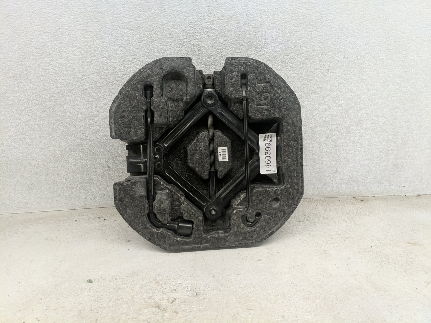 2021 Hyundai Kona Spare Scissor Car Jack Black 1460399 - Oemusedautoparts1.com