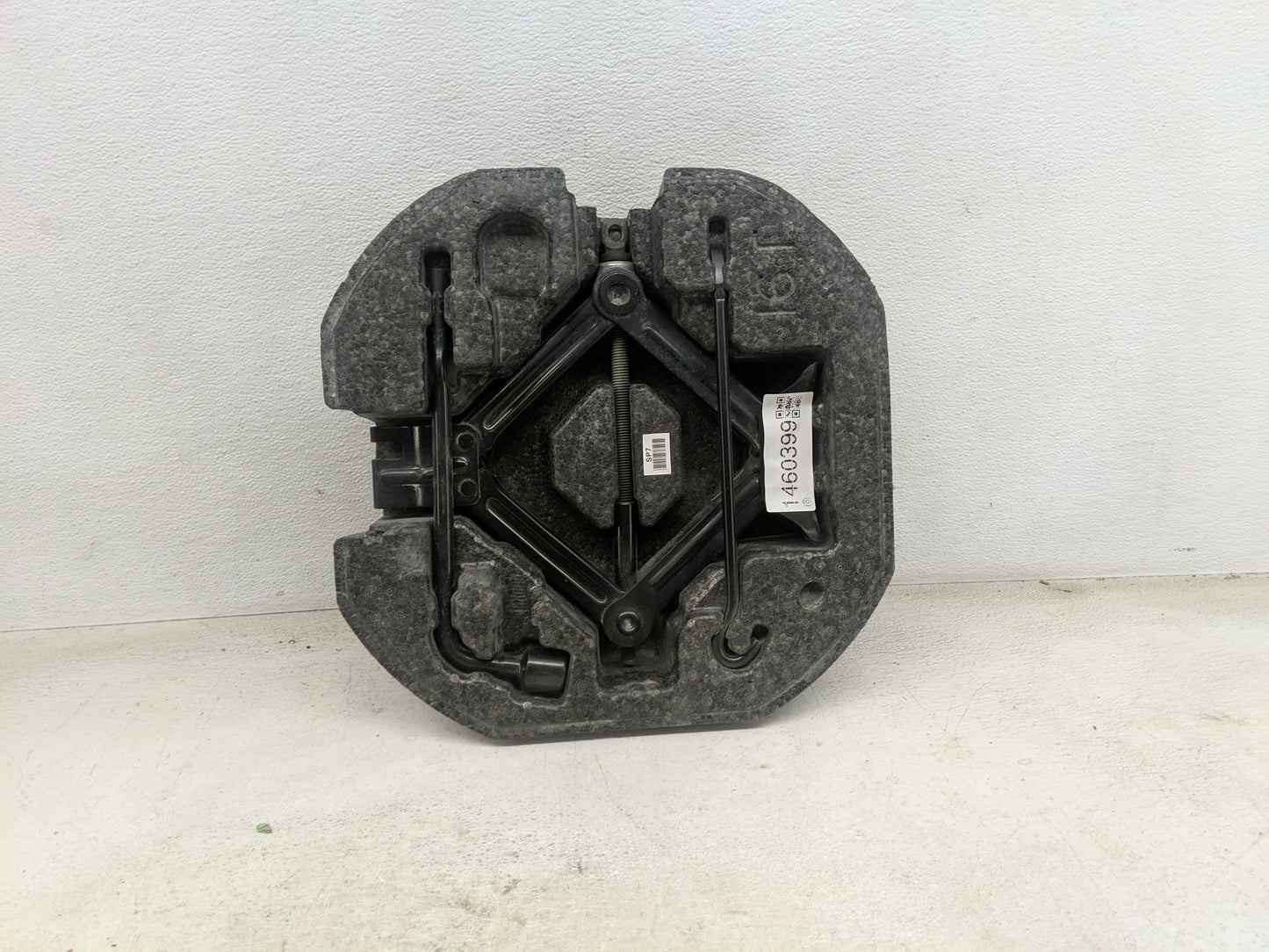 2021 Hyundai Kona Spare Scissor Car Jack Black 1460399 - Oemusedautoparts1.com