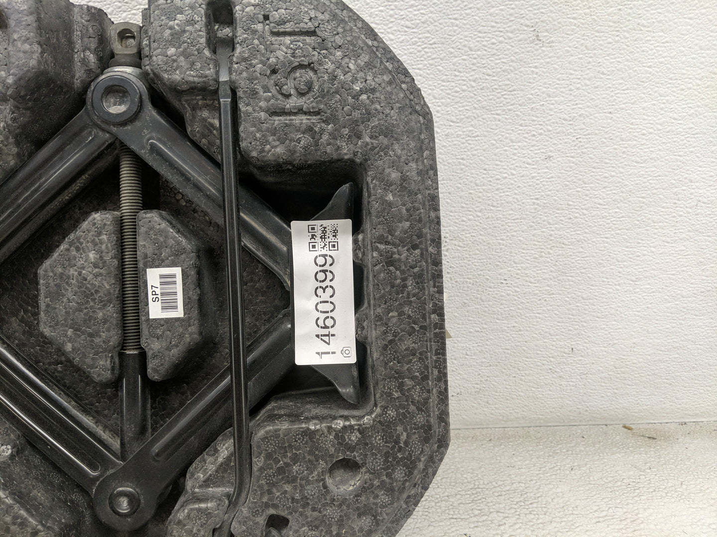 2021 Hyundai Kona Spare Scissor Car Jack Black 1460399 - Oemusedautoparts1.com