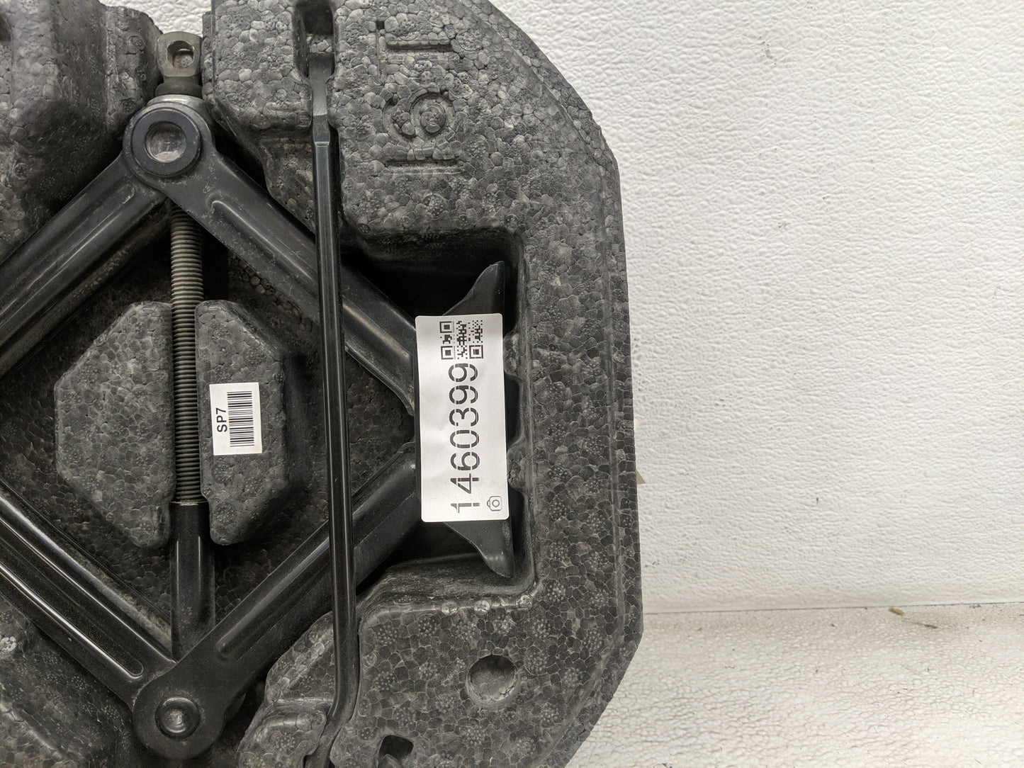 2021 Hyundai Kona Spare Scissor Car Jack Black 1460399 - Oemusedautoparts1.com