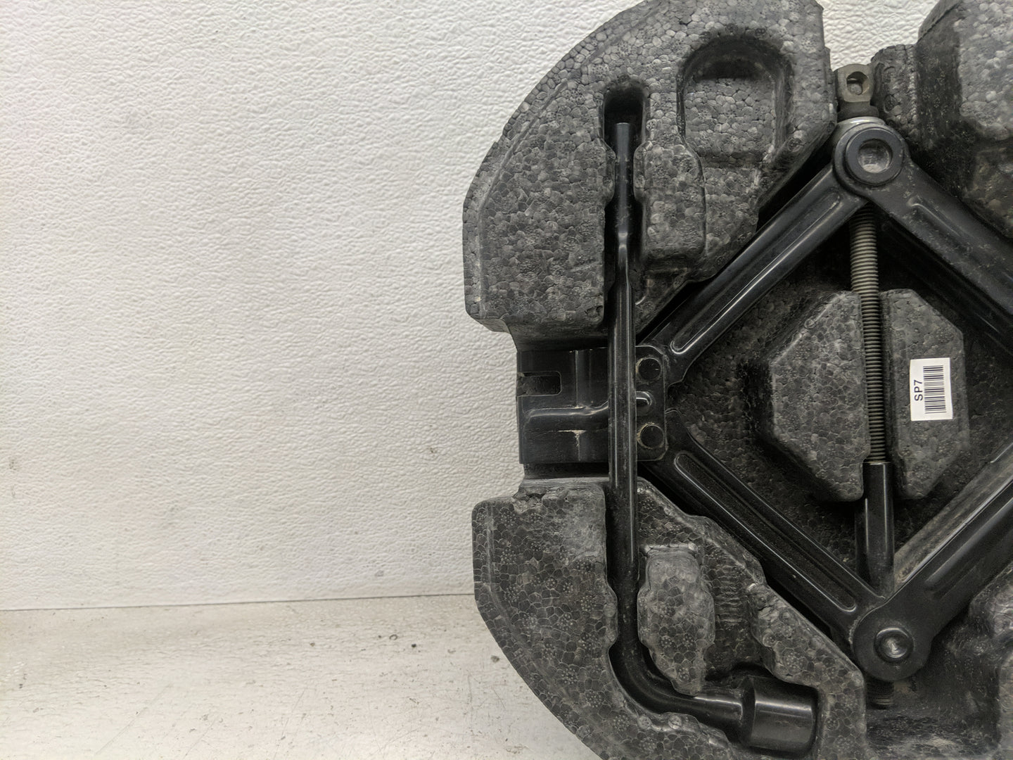 2021 Hyundai Kona Spare Scissor Car Jack Black 1460399 - Oemusedautoparts1.com