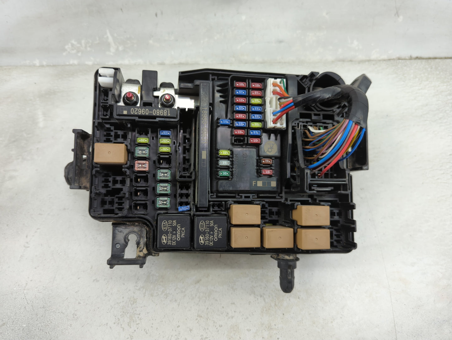 2018-2021 Hyundai Kona Fusebox Fuse Box Panel Relay Module P/N:18980-09620 18980-09631, 39160-37110 Fits Fits 2018 2019 2020