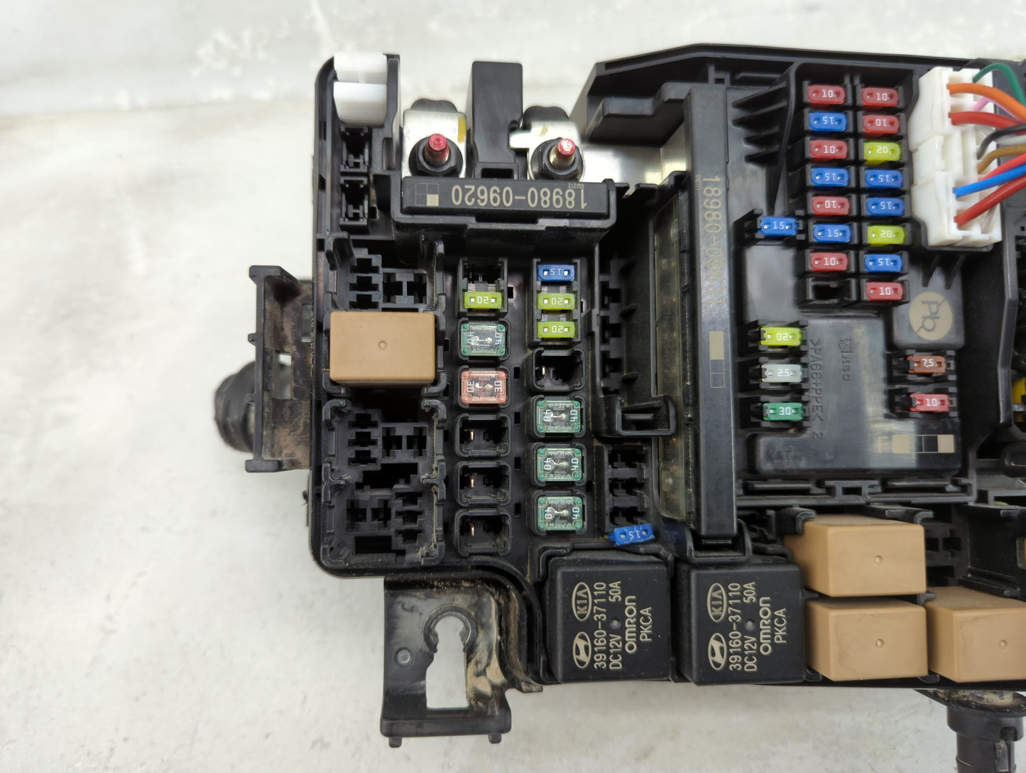 2018-2021 Hyundai Kona Fusebox Fuse Box Panel Relay Module P/N:18980-09620 18980-09631, 39160-37110 Fits Fits 2018 2019 2020