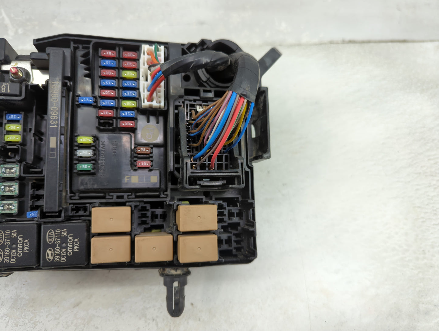 2018-2021 Hyundai Kona Fusebox Fuse Box Panel Relay Module P/N:18980-09620 18980-09631, 39160-37110 Fits Fits 2018 2019 2020