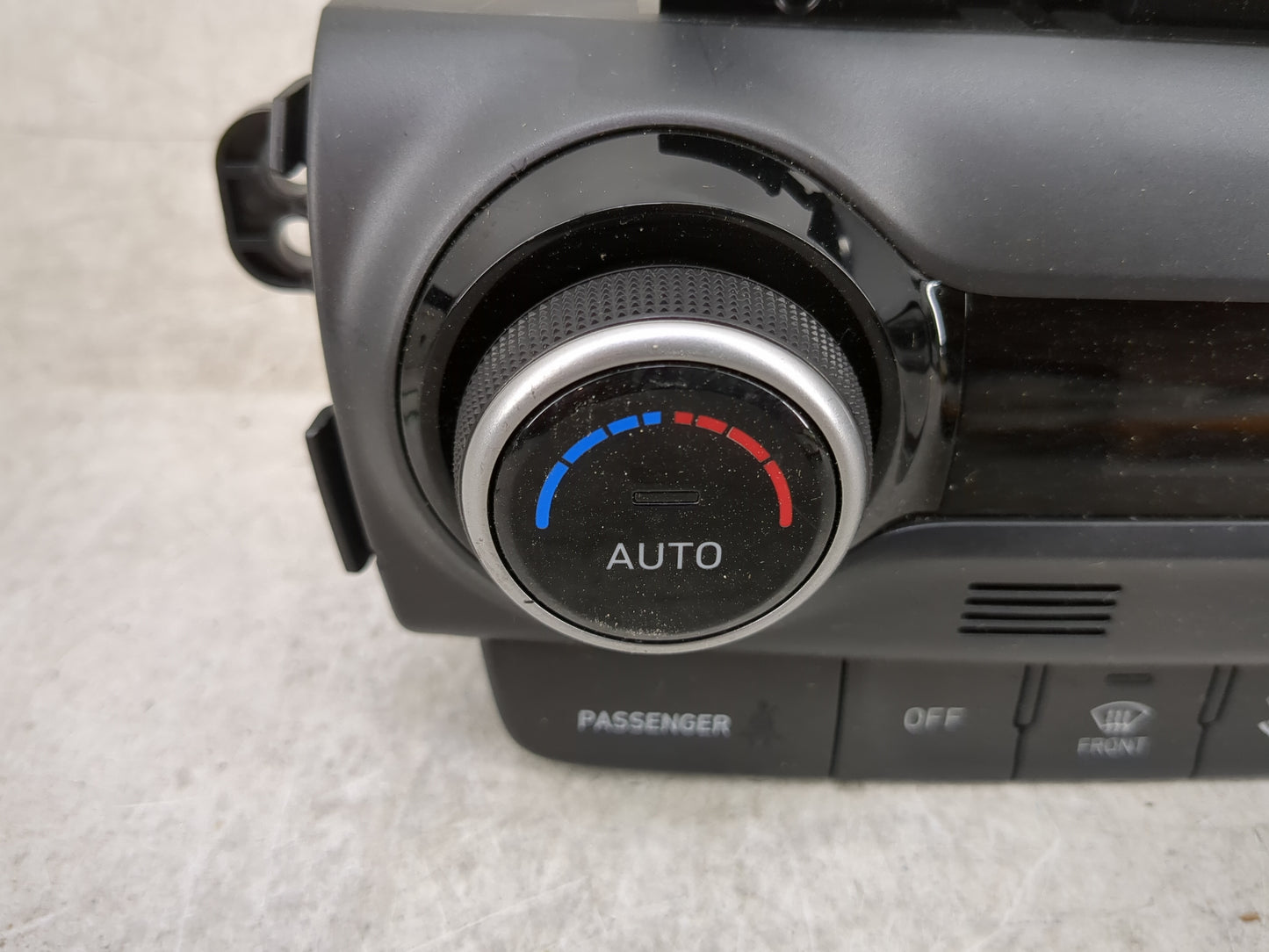2021 Hyundai Kona Climate Control Module Temperature AC/Heater Replacement P/N:97250-J9411 97250-J9XXX Fits OEM Used Auto Pa