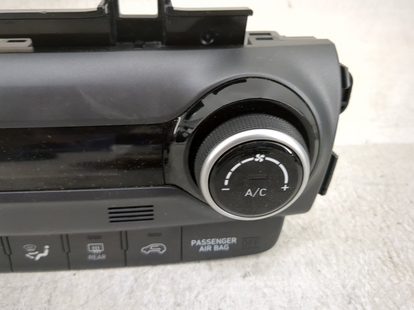 2021 Hyundai Kona Climate Control Module Temperature AC/Heater Replacement P/N:97250-J9411 97250-J9XXX Fits OEM Used Auto Pa