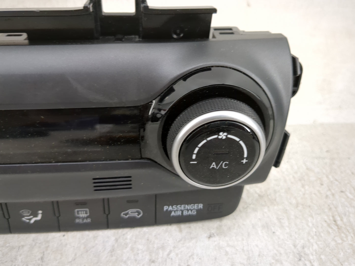 2021 Hyundai Kona Climate Control Module Temperature AC/Heater Replacement P/N:97250-J9411 97250-J9XXX Fits OEM Used Auto Pa