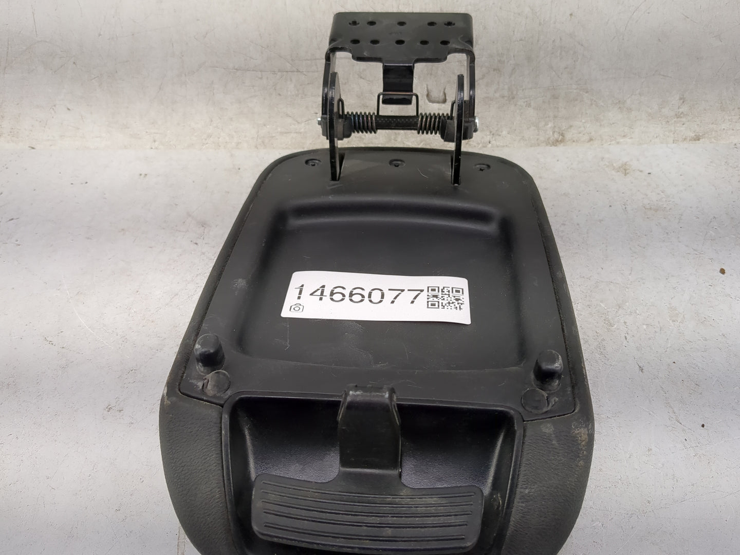2021 Hyundai Kona Center Console Armrest Cover Lid Fits OEM Used Auto Parts - Oemusedautoparts1.com