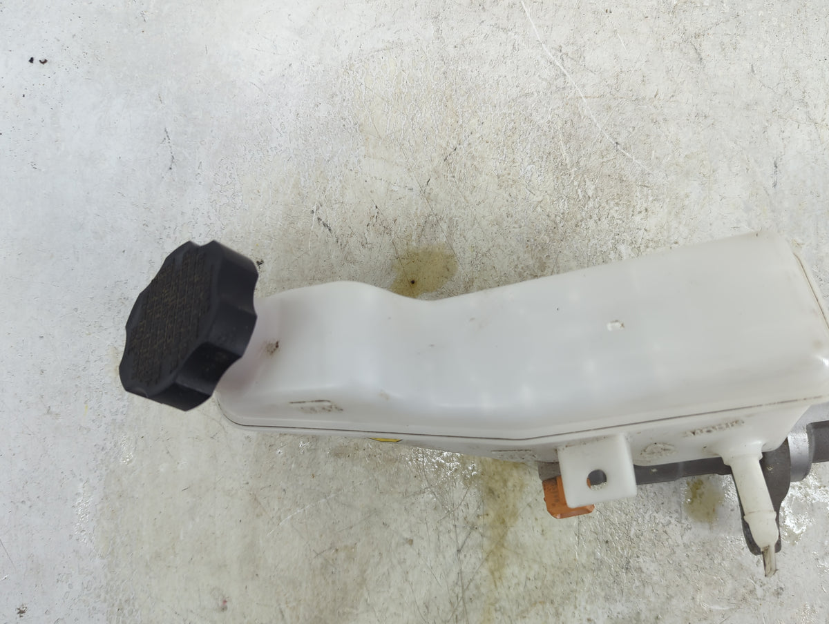 2018-2021 Hyundai Kona Brake Master Cylinder 1496681 - Oemusedautoparts1.com
