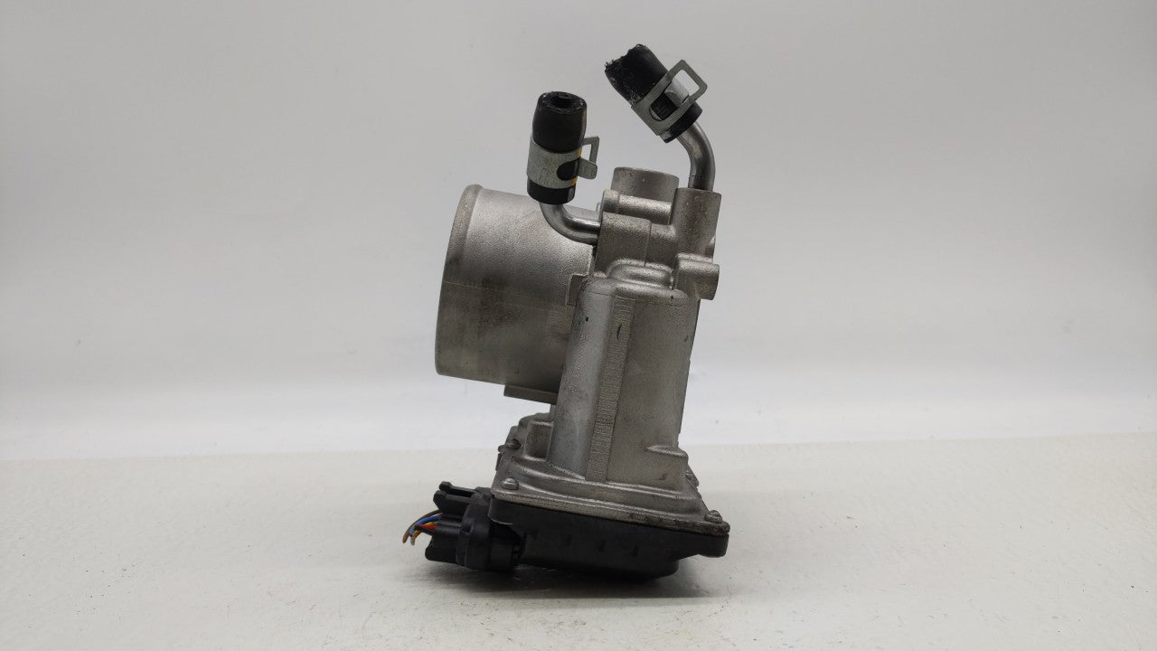 2018-2019 Hyundai Kona Throttle Body P/N:35100-2E400 Fits Fits 2012 2013 2014 2015 2016 2018 2019 OEM Used Auto Parts - Oemu