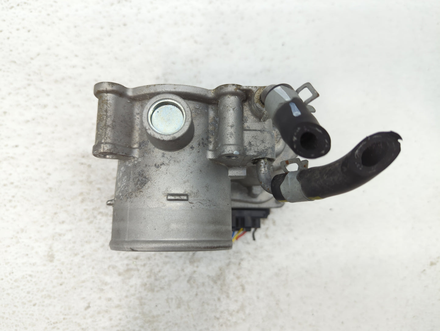 2018-2021 Hyundai Kona Throttle Body P/N:351000-2E400 Fits Fits 2012 2013 2014 2015 2016 2018 2019 2020 2021 OEM Used Auto P