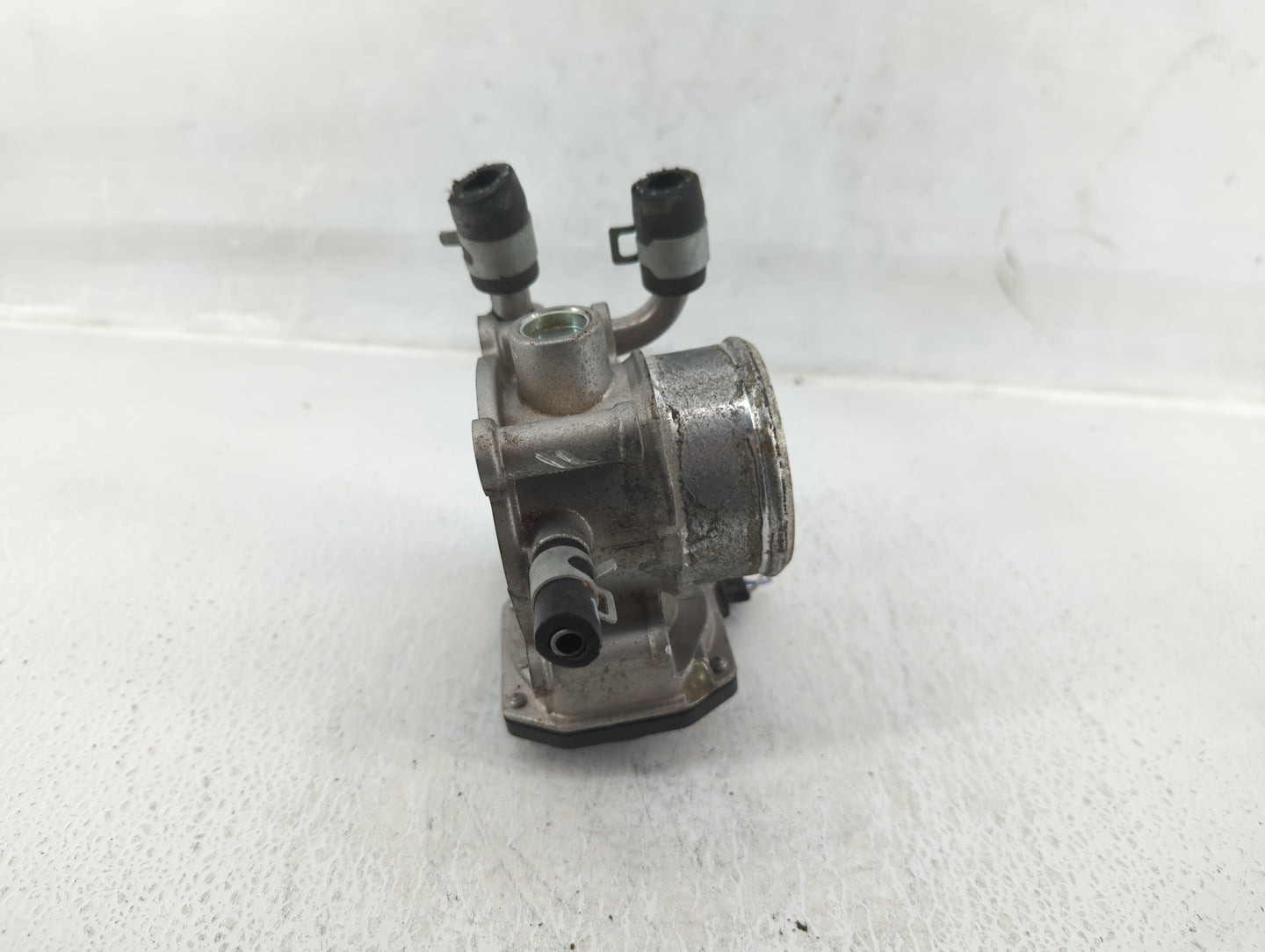 2018-2021 Hyundai Kona Throttle Body P/N:35100-2B340 Fits Fits 2015 2016 2017 2018 2019 2020 2021 2022 OEM Used Auto Parts -