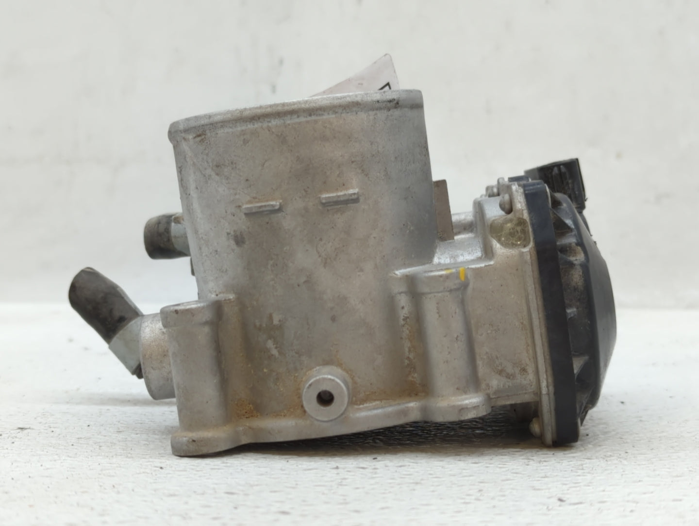 2018-2021 Hyundai Kona Throttle Body P/N:35100-2E400 Fits Fits 2012 2013 2014 2015 2016 2018 2019 2020 2021 OEM Used Auto Pa