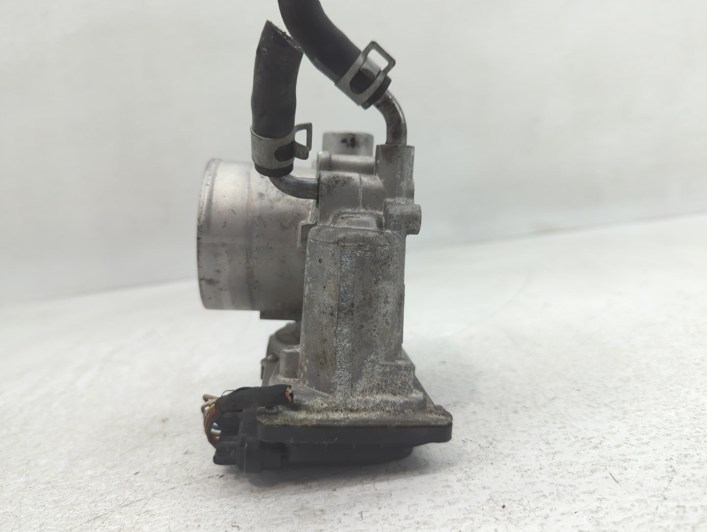 2018-2021 Hyundai Kona Throttle Body P/N:35100-2E400 Fits Fits 2012 2013 2014 2015 2016 2018 2019 2020 2021 OEM Used Auto Pa
