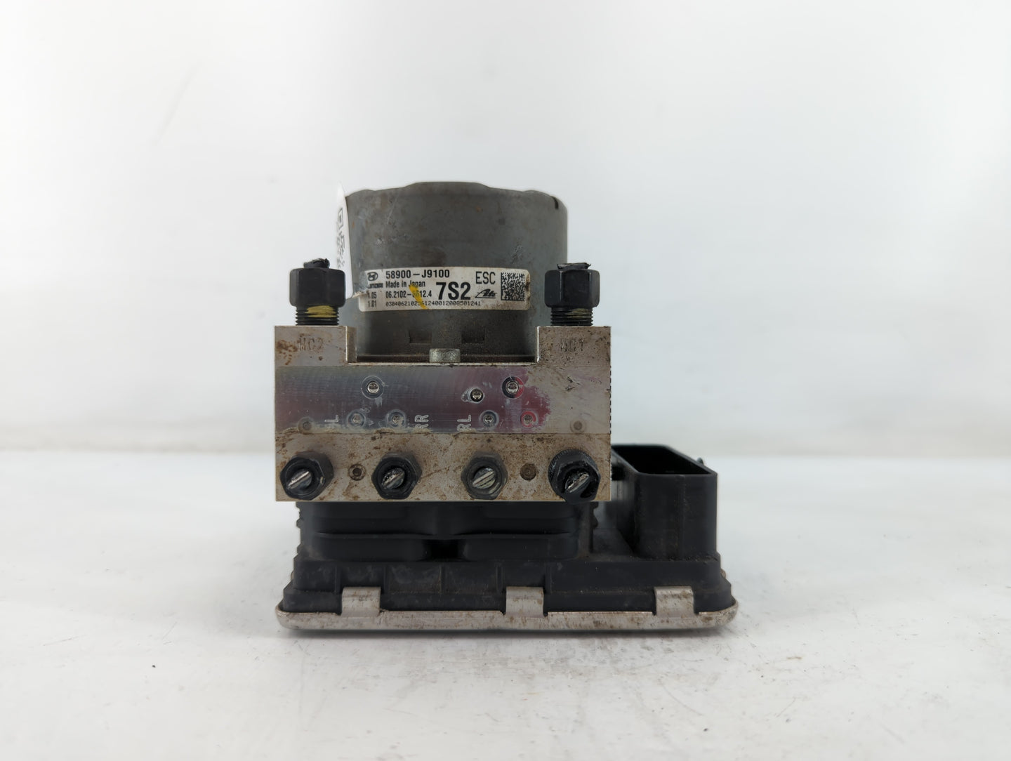 2018-2021 Hyundai Kona ABS Pump Control Module Replacement P/N:58900-J9100 Fits Fits 2018 2019 2020 2021 OEM Used Auto Parts