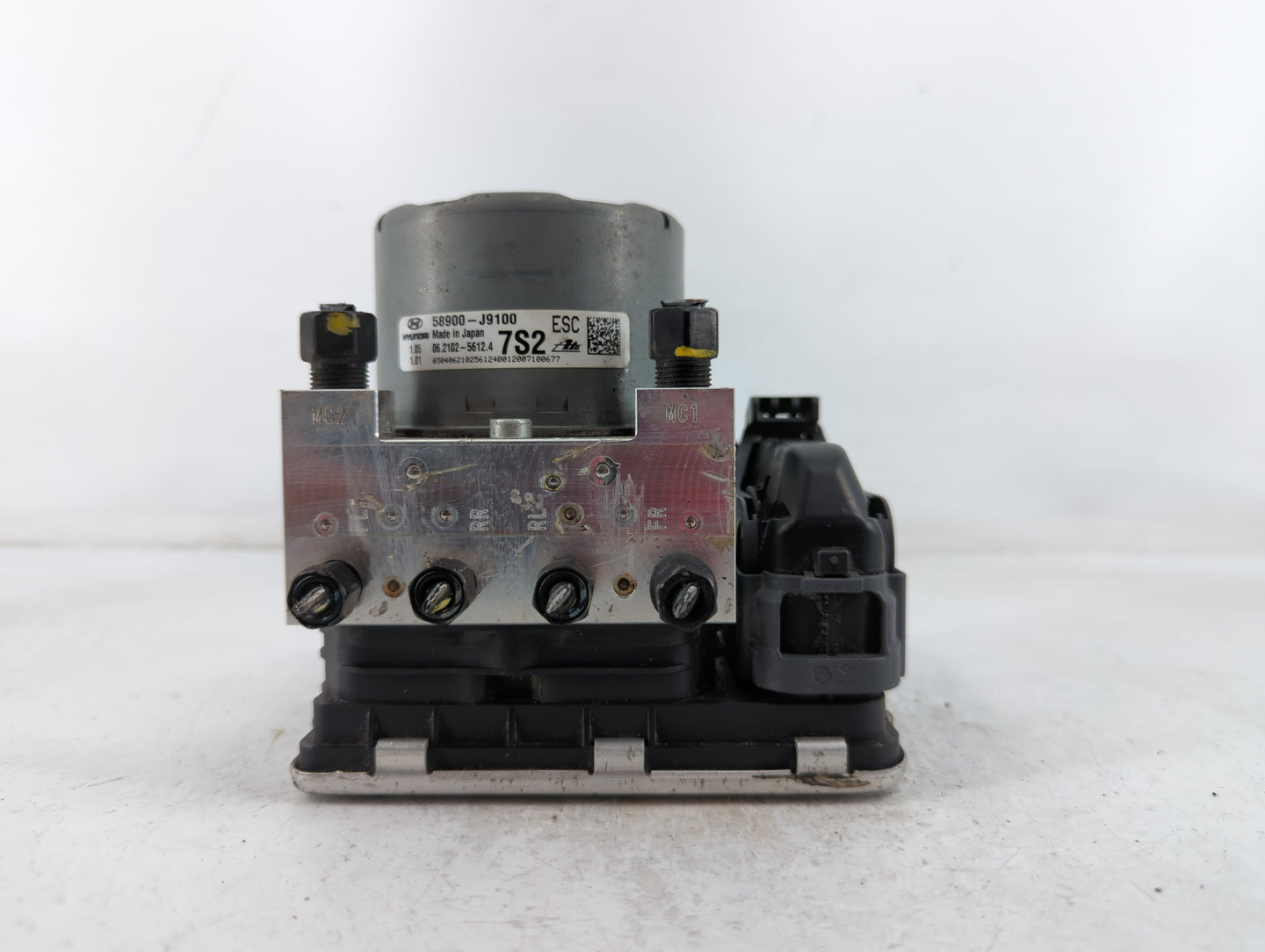 2018-2021 Hyundai Kona ABS Pump Control Module Replacement P/N:58900-J9100 Fits Fits 2018 2019 2020 2021 OEM Used Auto Parts