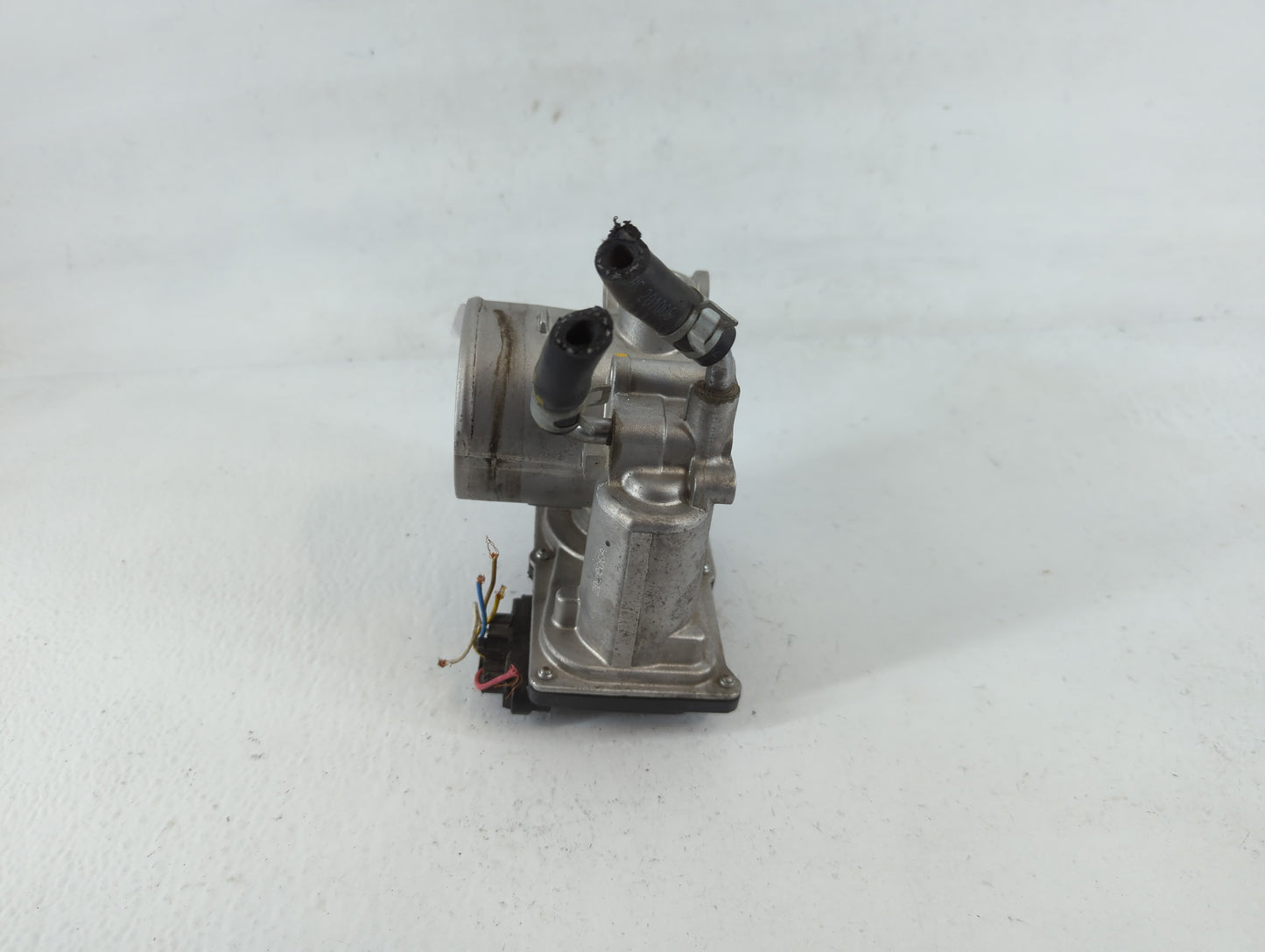 2018-2021 Hyundai Kona Throttle Body P/N:35100-2E400 Fits Fits 2012 2013 2014 2015 2016 2018 2019 2020 2021 OEM Used Auto Pa