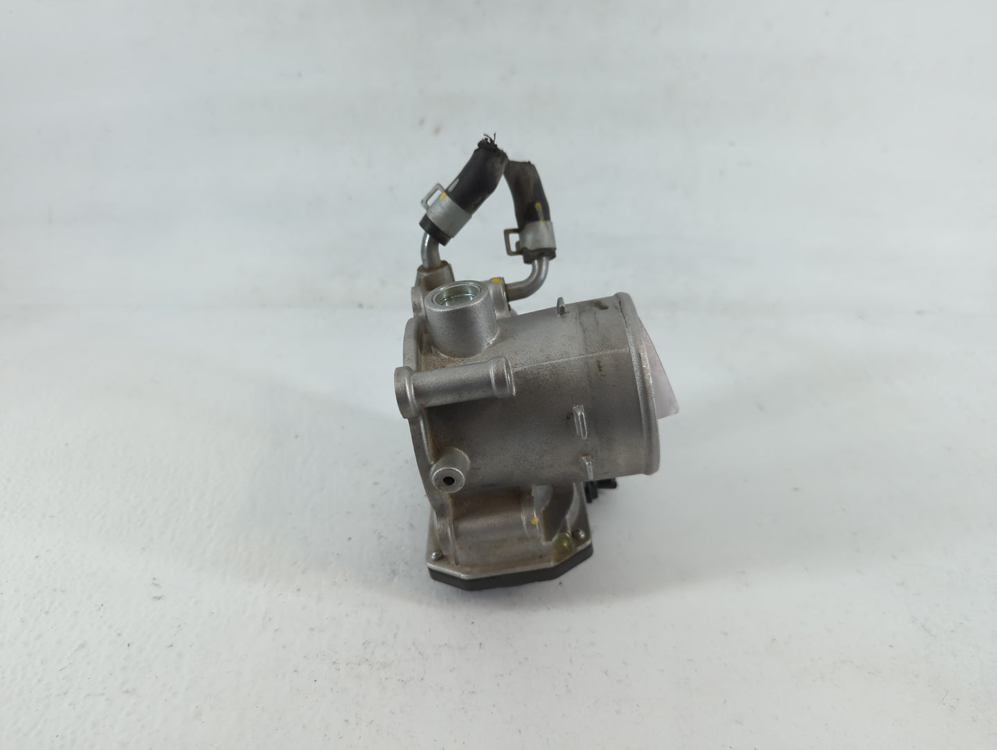 2018-2021 Hyundai Kona Throttle Body P/N:35100-2E400 Fits Fits 2012 2013 2014 2015 2016 2018 2019 2020 2021 OEM Used Auto Pa