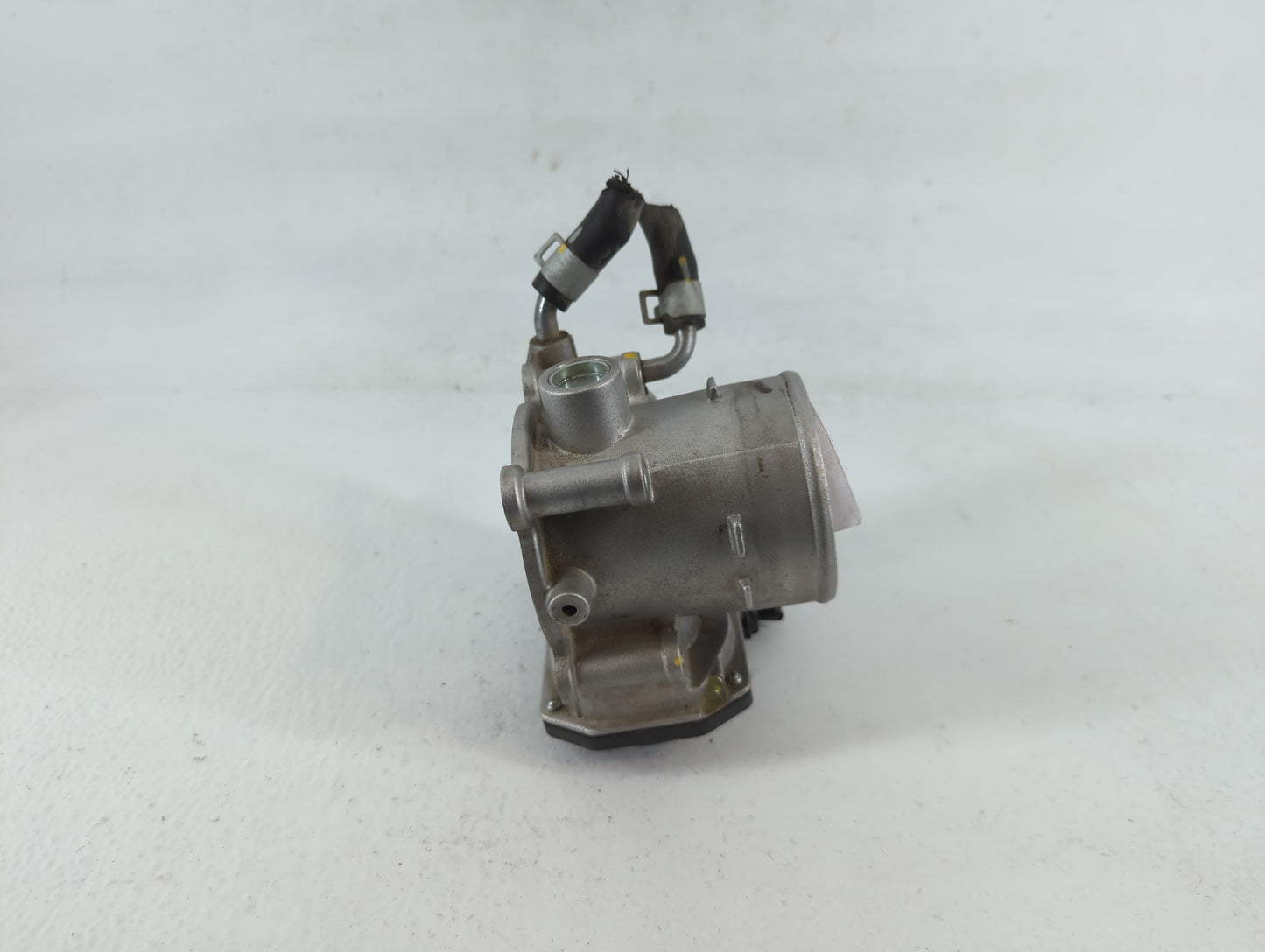2018-2021 Hyundai Kona Throttle Body P/N:35100-2E400 Fits Fits 2012 2013 2014 2015 2016 2018 2019 2020 2021 OEM Used Auto Pa