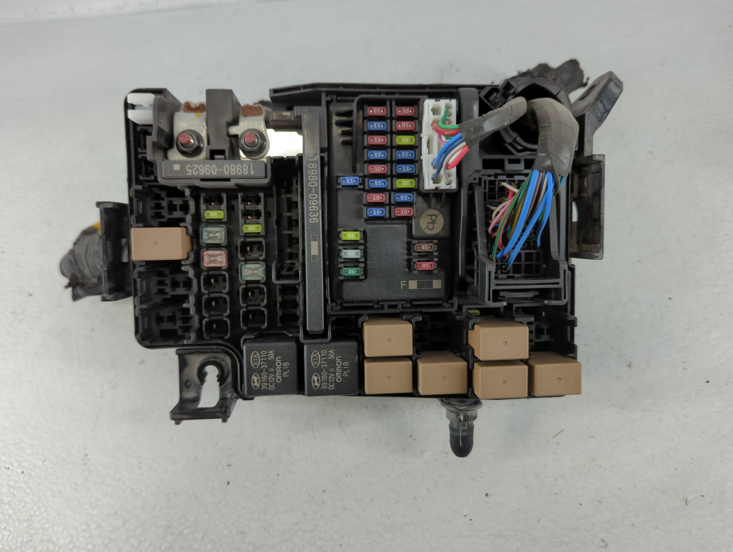 2018-2021 Hyundai Kona Fusebox Fuse Box Panel Relay Module P/N:91227-J9311-49 91227 J9311 Fits Fits 2018 2019 2020 2021 OEM 