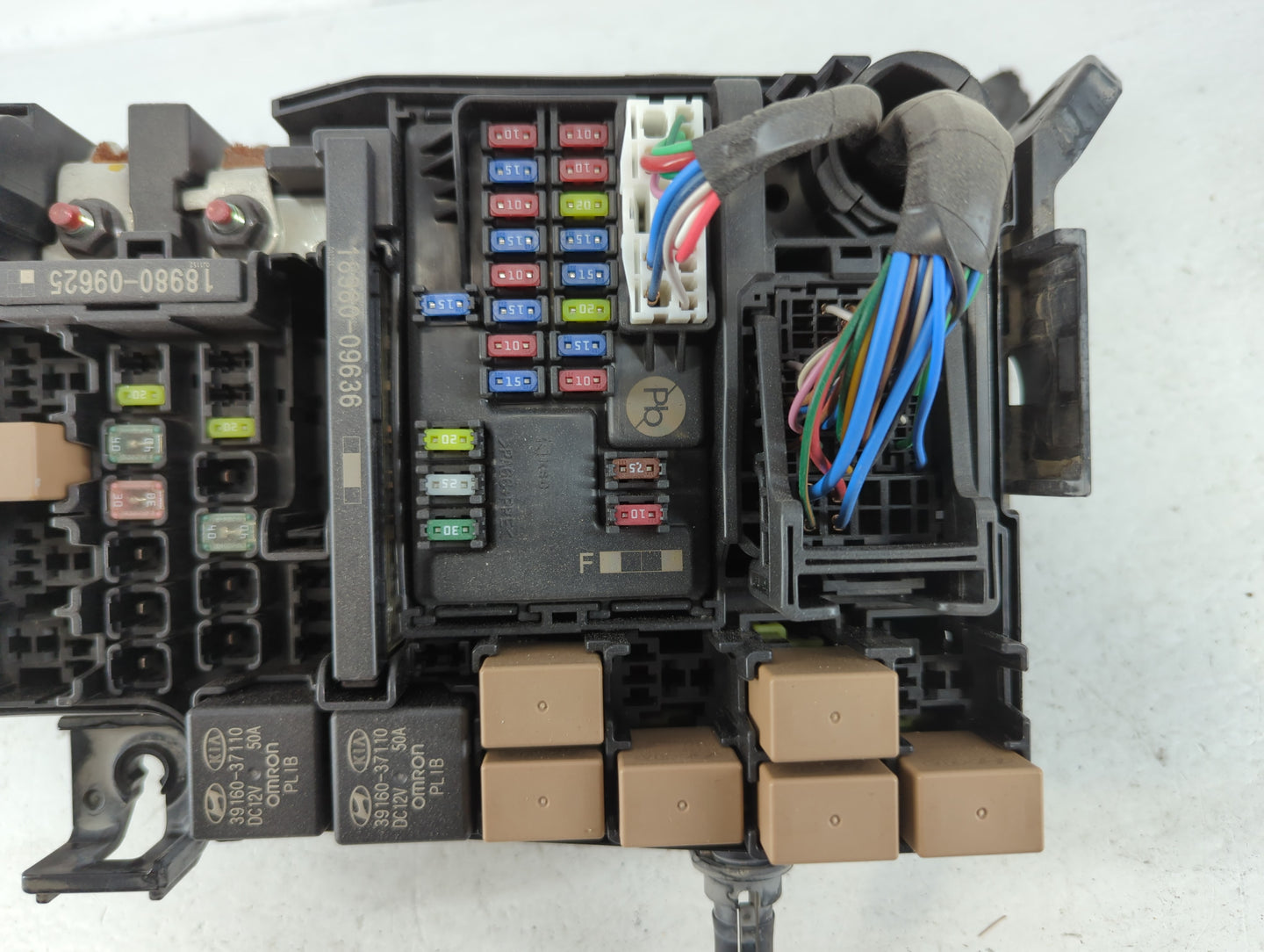 2018-2021 Hyundai Kona Fusebox Fuse Box Panel Relay Module P/N:91227-J9311-49 91227 J9311 Fits Fits 2018 2019 2020 2021 OEM 
