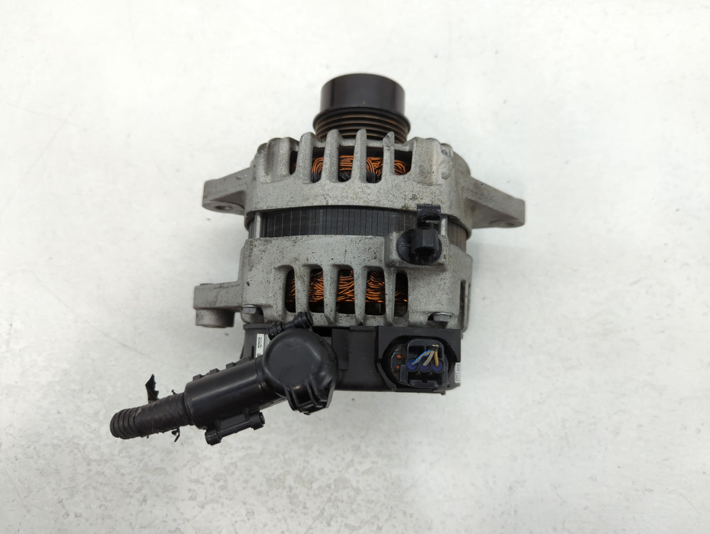 2018-2021 Hyundai Kona Alternator Replacement Generator Charging Assembly Engine OEM P/N:37300-2B960 2622503 Fits OEM Used A