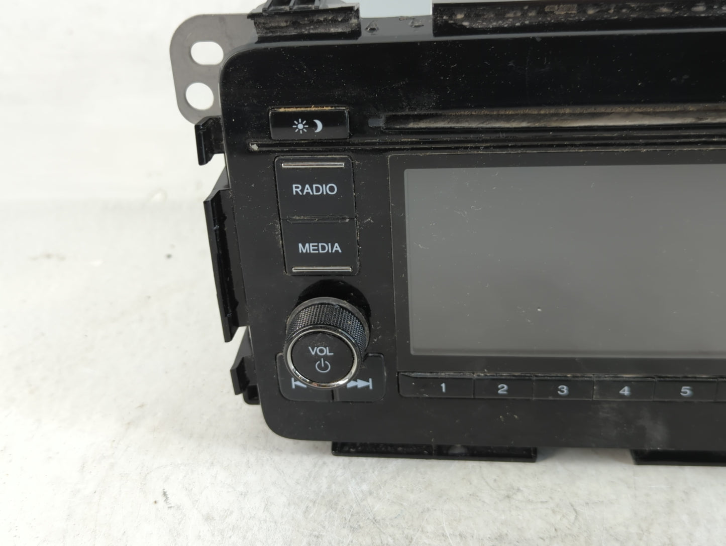 2019-2021 Hyundai Kona Am Fm Cd Player Radio Receiver - Oemusedautoparts1.com