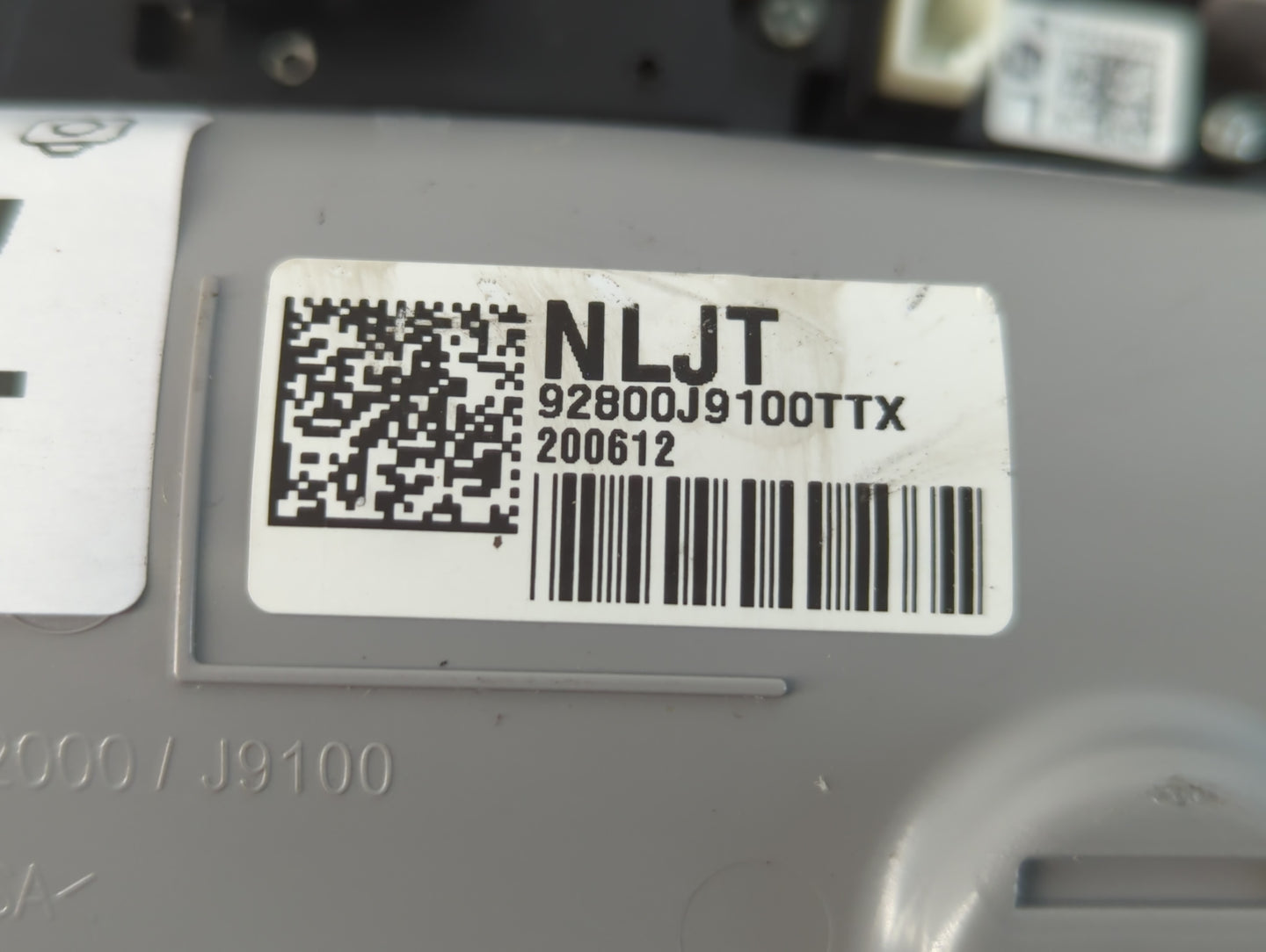 2018-2022 Hyundai Kona Overhead Roof Console 762649 - Oemusedautoparts1.com
