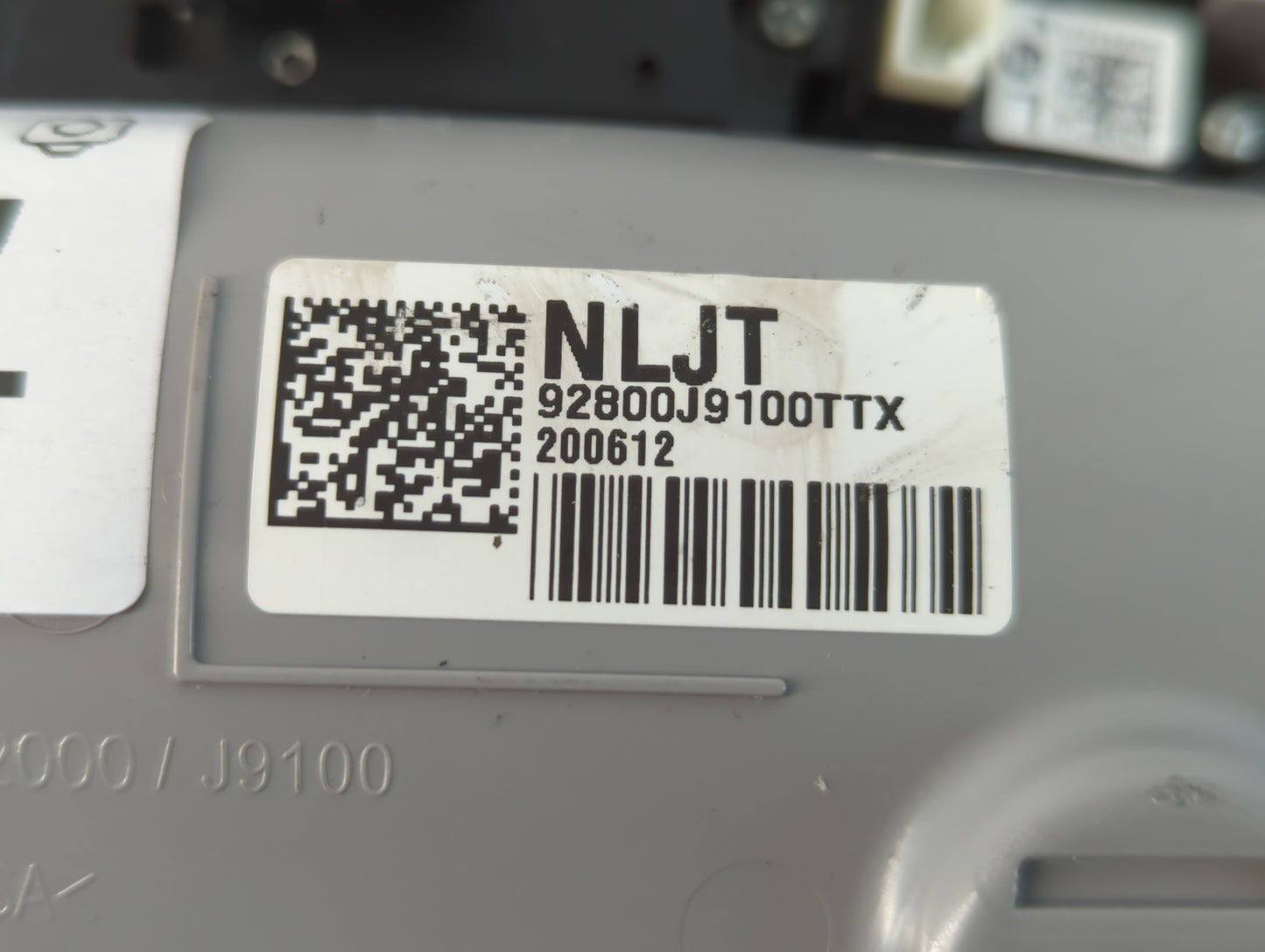 2018-2022 Hyundai Kona Overhead Roof Console 762649 - Oemusedautoparts1.com