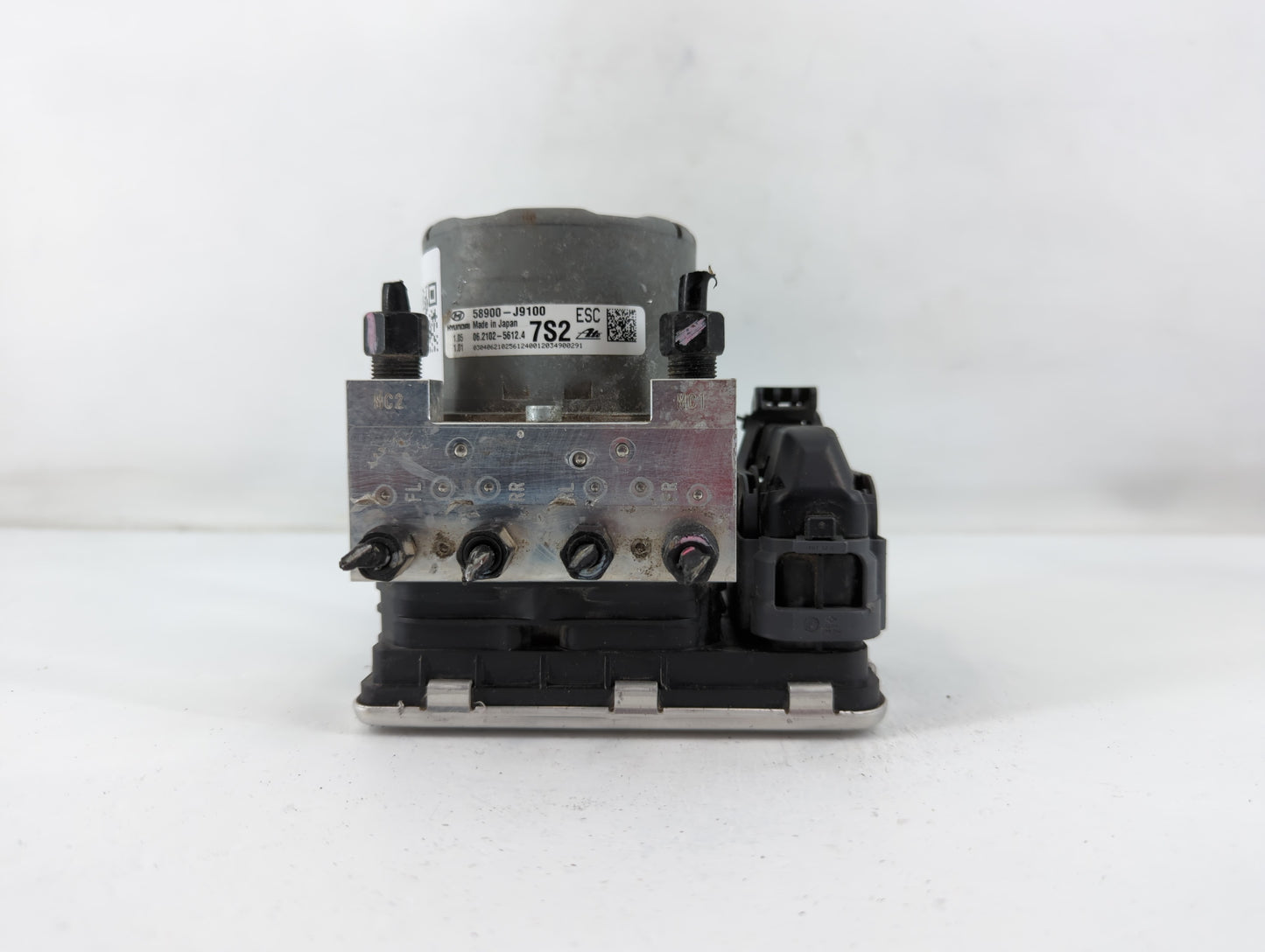 2018-2021 Hyundai Kona ABS Pump Control Module Replacement P/N:58900-J9100 Fits Fits 2018 2019 2020 2021 OEM Used Auto Parts