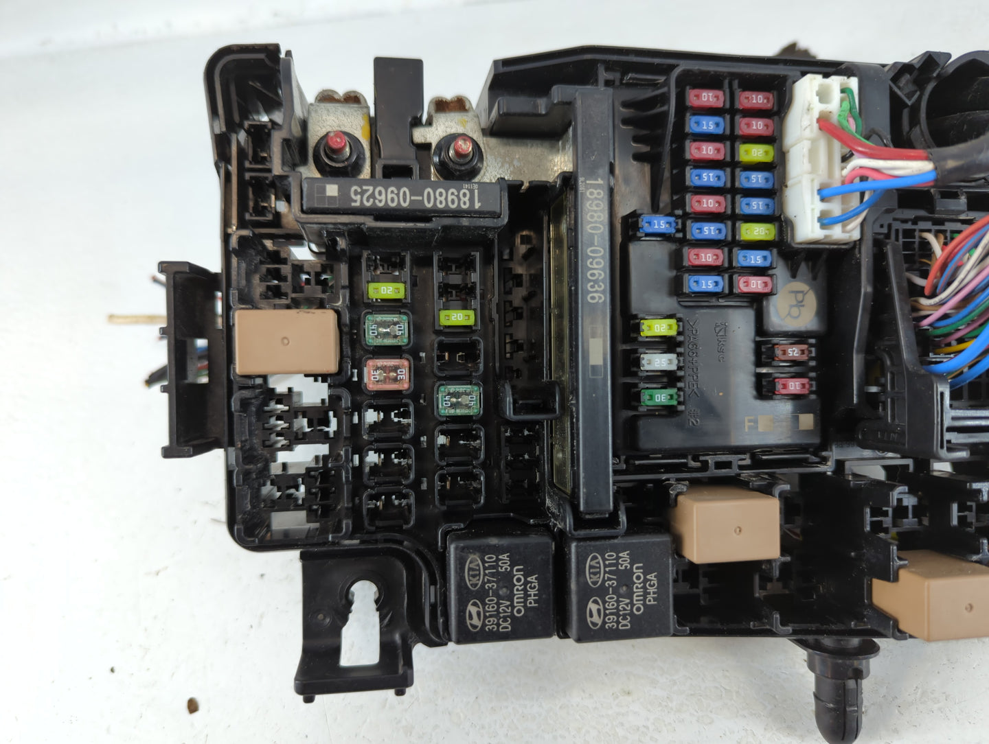 2018-2021 Hyundai Kona Fusebox Fuse Box Panel Relay Module P/N:91227 J9951 91227-J9951 Fits Fits 2018 2019 2020 2021 OEM Use