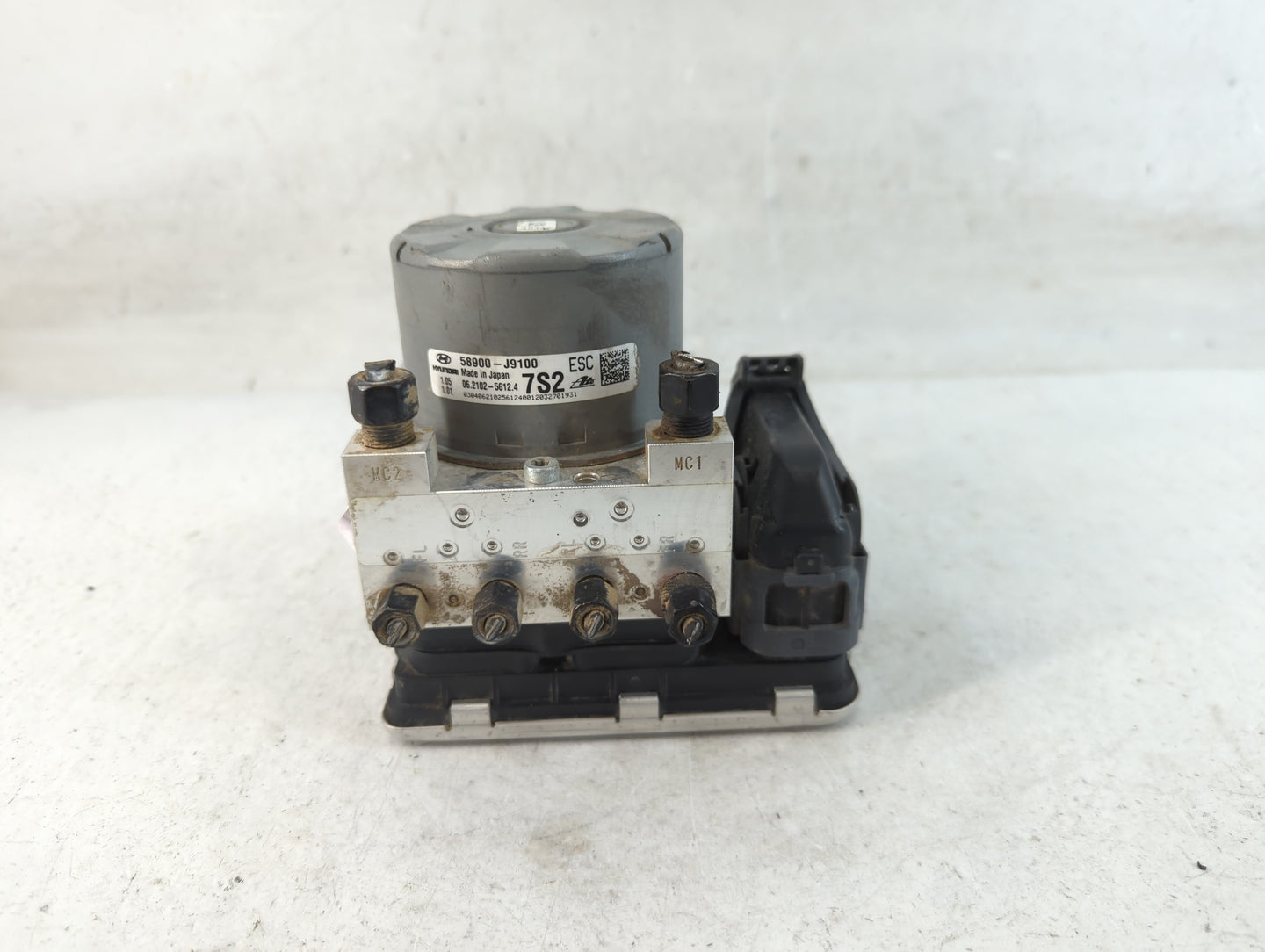 2018-2021 Hyundai Kona ABS Pump Control Module Replacement P/N:58900-J9100 Fits Fits 2018 2019 2020 2021 OEM Used Auto Parts