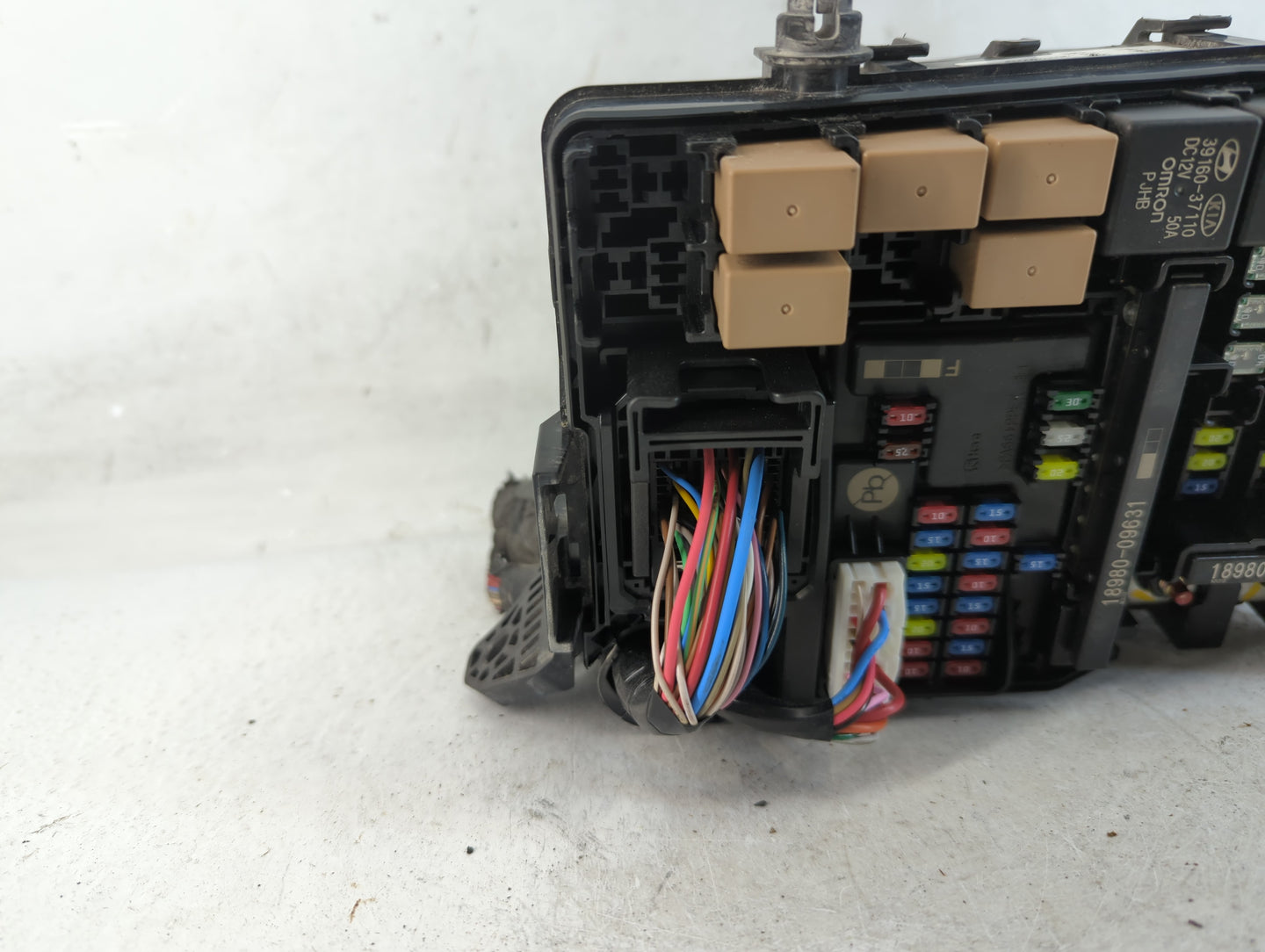 2018-2021 Hyundai Kona Fusebox Fuse Box Panel Relay Module P/N:91223-J9191 Fits Fits 2018 2019 2020 2021 OEM Used Auto Parts