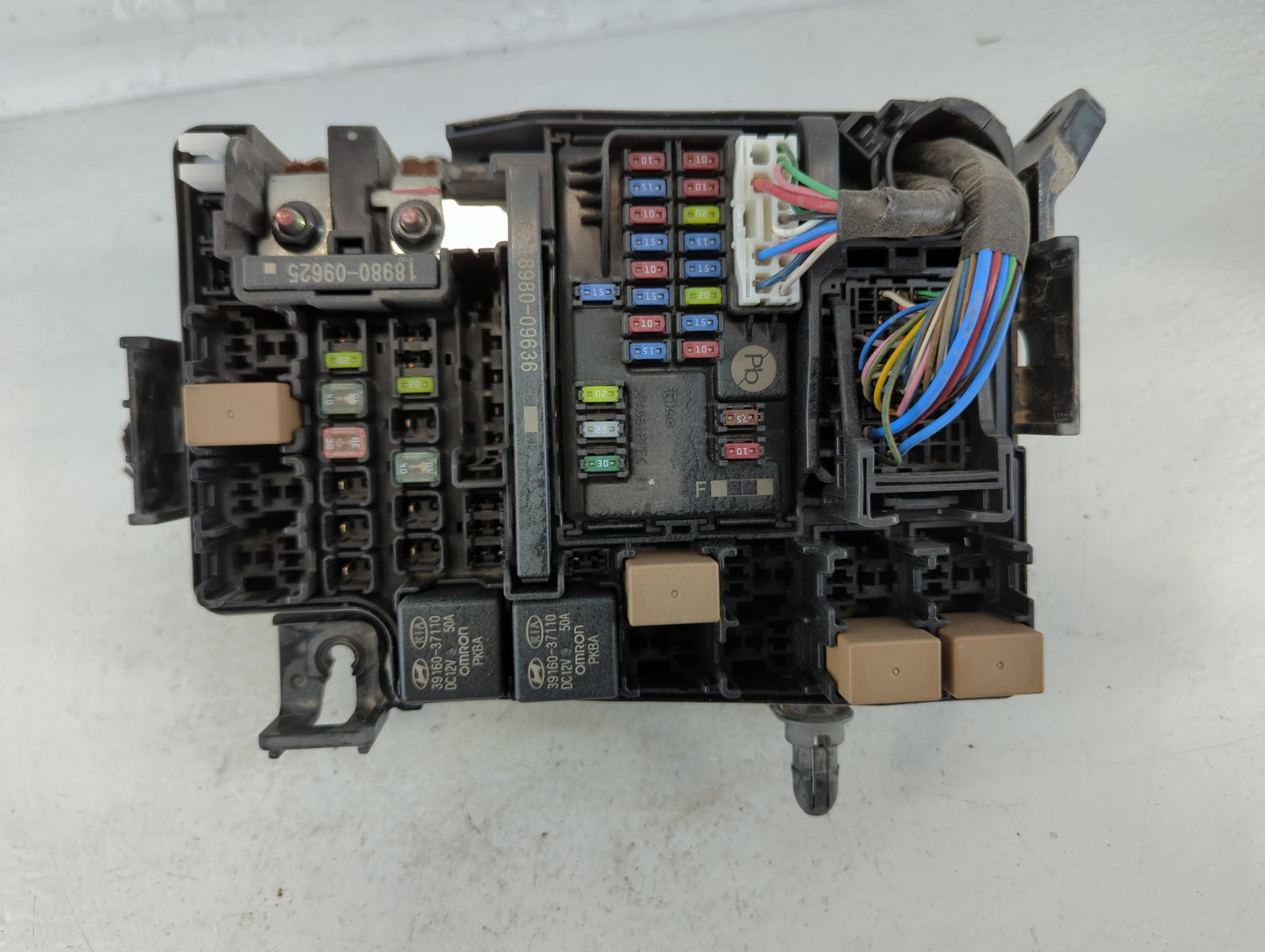 2018-2021 Hyundai Kona Fusebox Fuse Box Panel Relay Module P/N:91227 J9951 91227-J9951-47 Fits Fits 2018 2019 2020 2021 OEM 