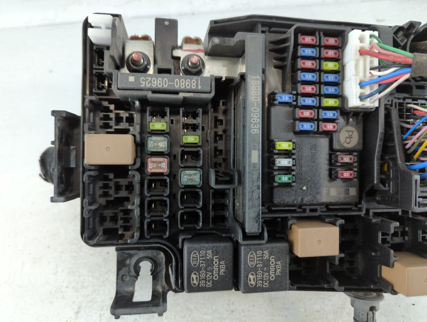 2018-2021 Hyundai Kona Fusebox Fuse Box Panel Relay Module P/N:91227 J9951 91227-J9951-47 Fits Fits 2018 2019 2020 2021 OEM 