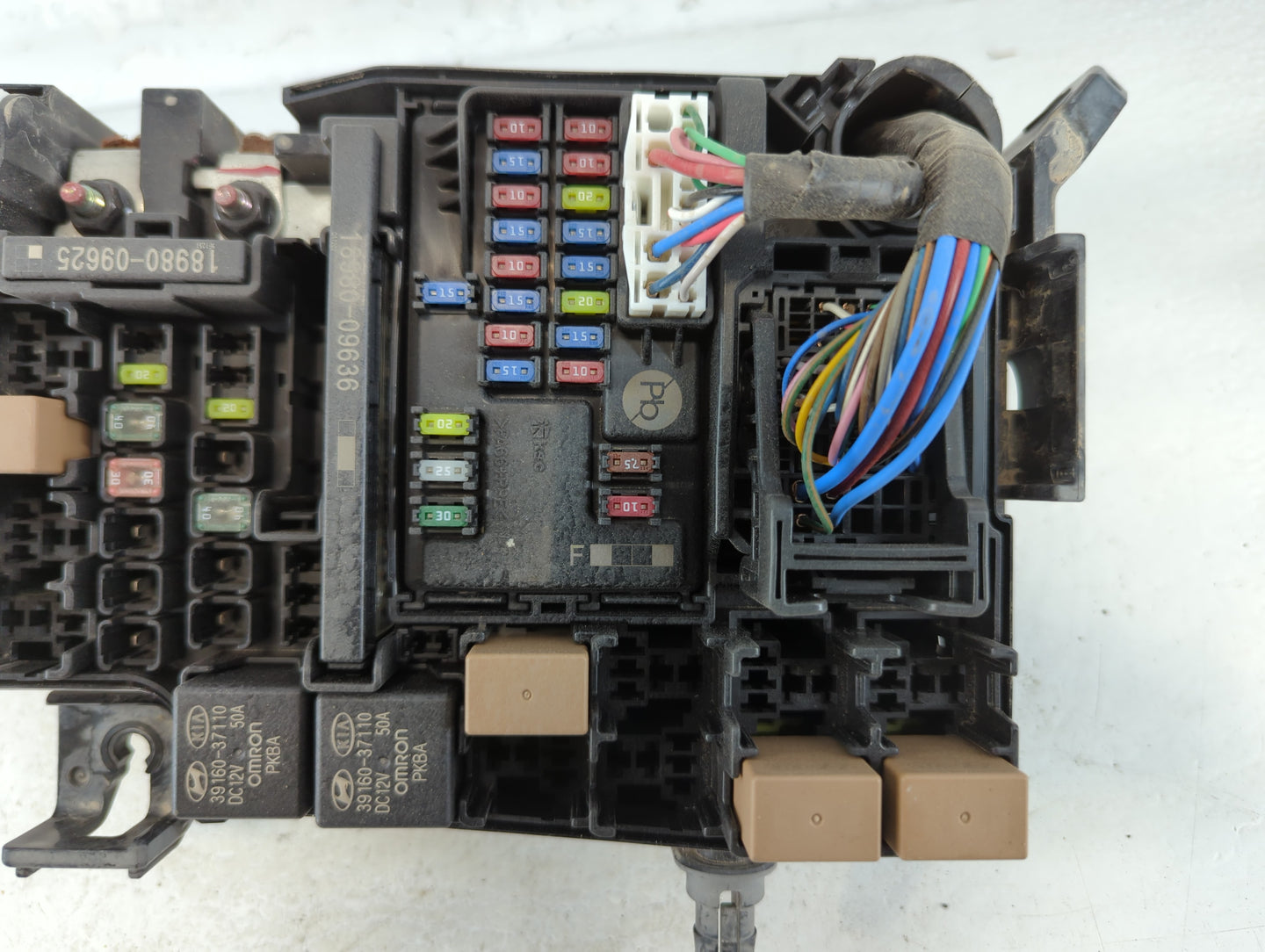 2018-2021 Hyundai Kona Fusebox Fuse Box Panel Relay Module P/N:91227 J9951 91227-J9951-47 Fits Fits 2018 2019 2020 2021 OEM 