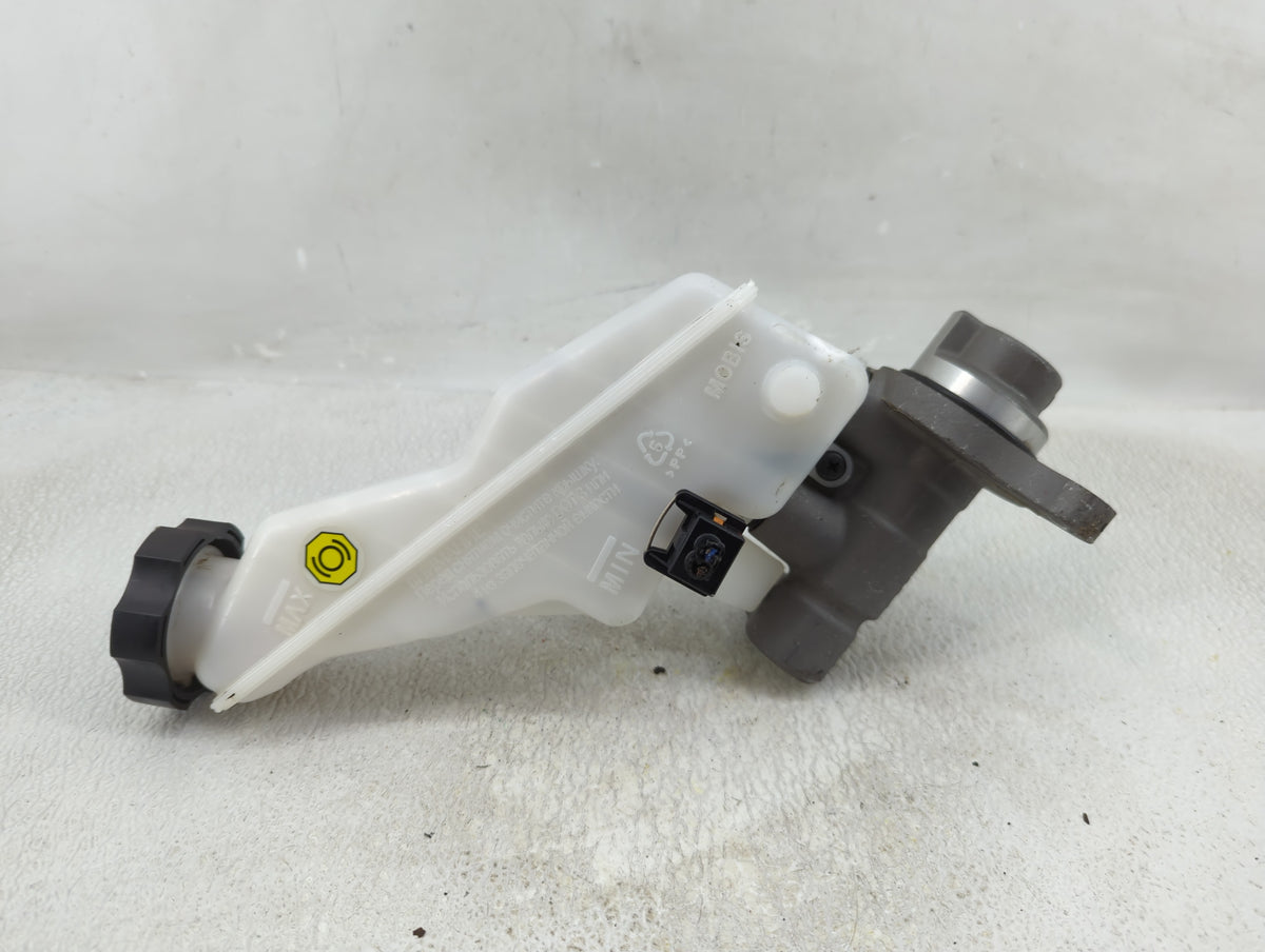 2020-2022 Kia Telluride Brake Master Cylinder 1277866 - Oemusedautoparts1.com