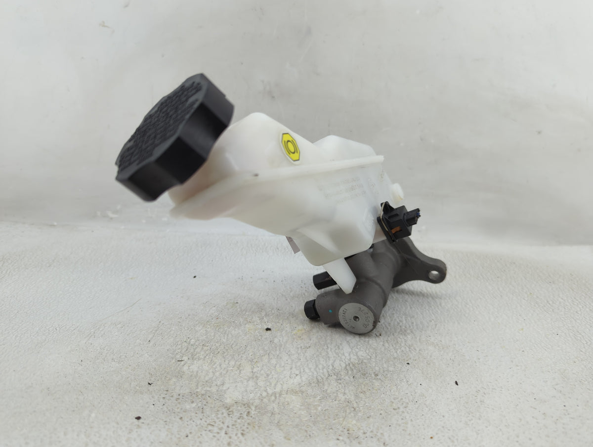 2020-2022 Kia Telluride Brake Master Cylinder 1277866 - Oemusedautoparts1.com