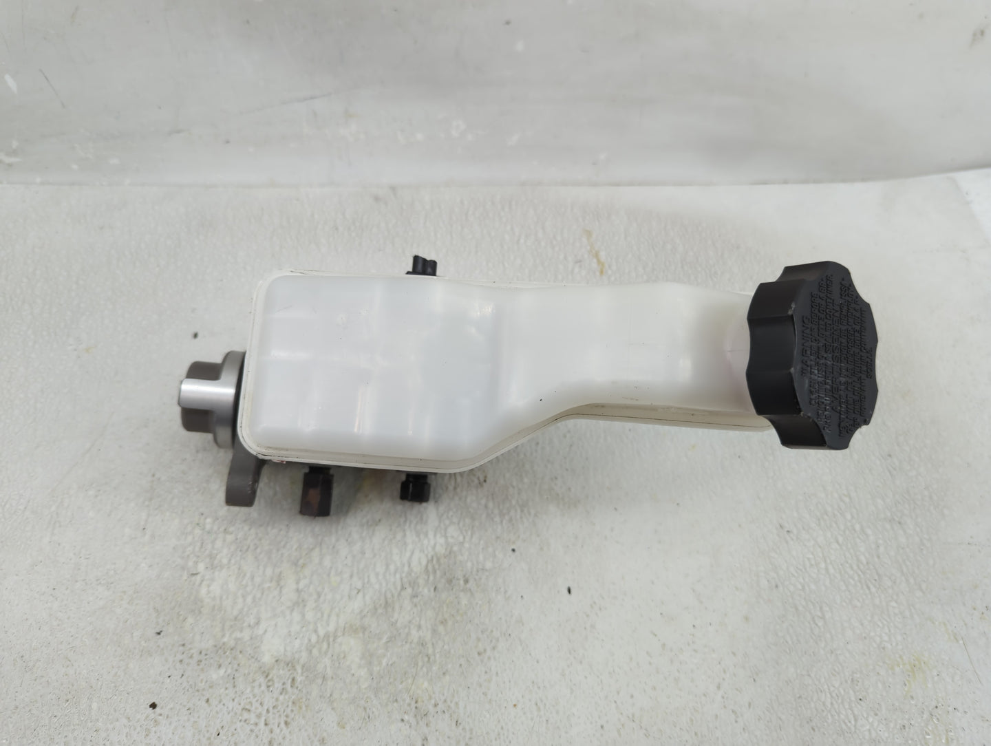 2020-2022 Kia Telluride Brake Master Cylinder 1277866 - Oemusedautoparts1.com