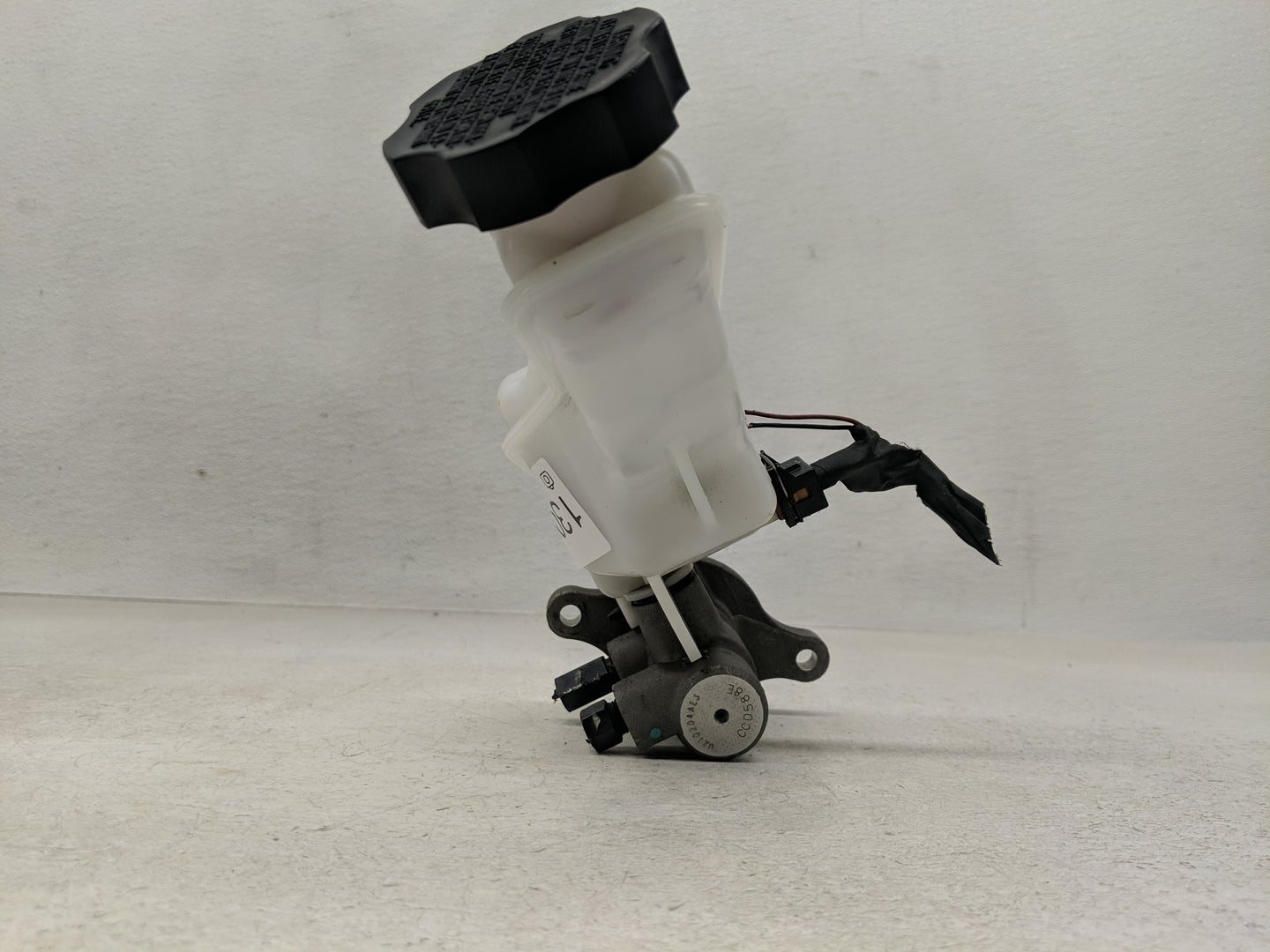 2020-2022 Hyundai Palisade Brake Master Cylinder - Oemusedautoparts1.com
