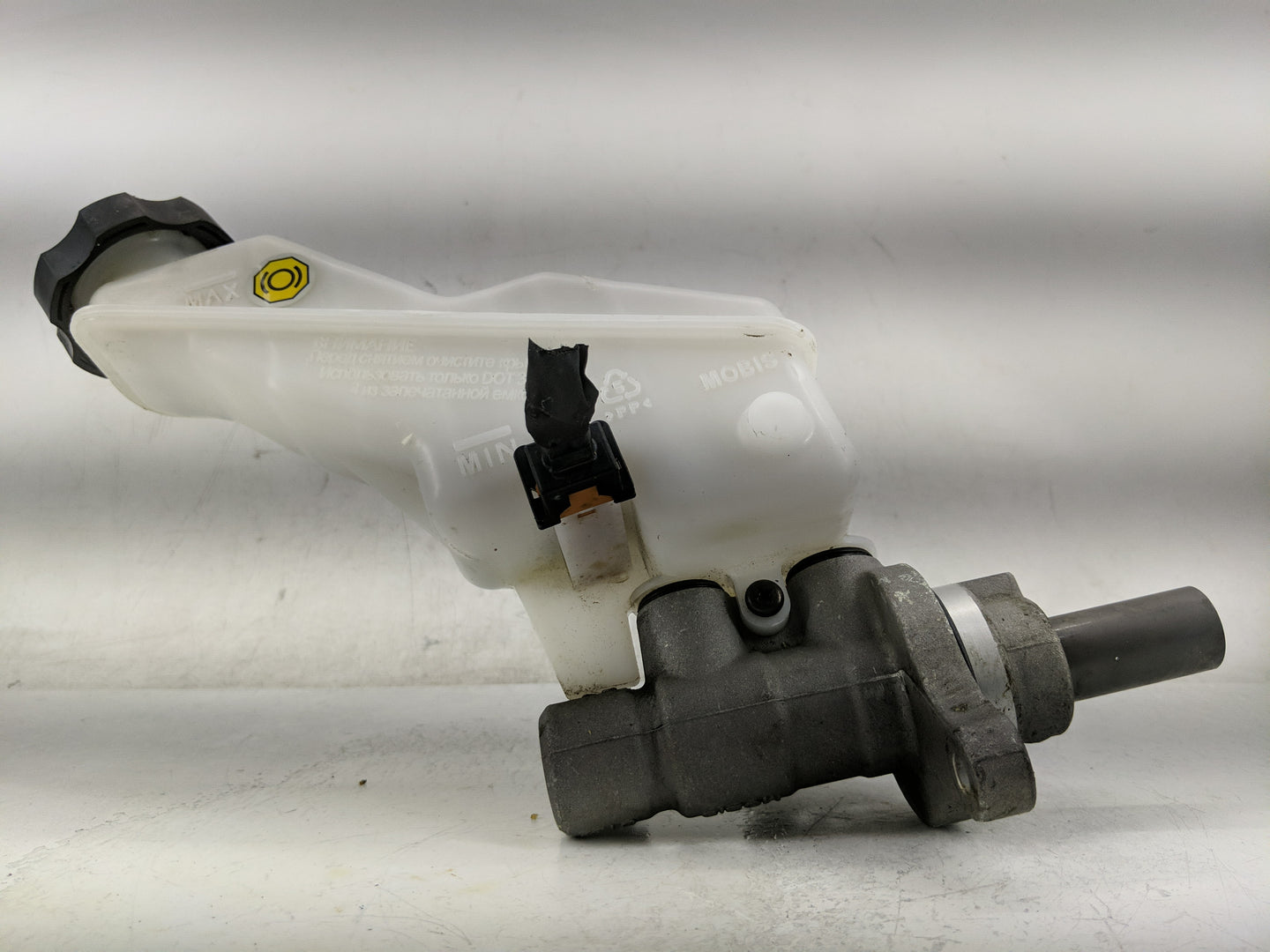 2020-2022 Hyundai Palisade Brake Master Cylinder - Oemusedautoparts1.com
